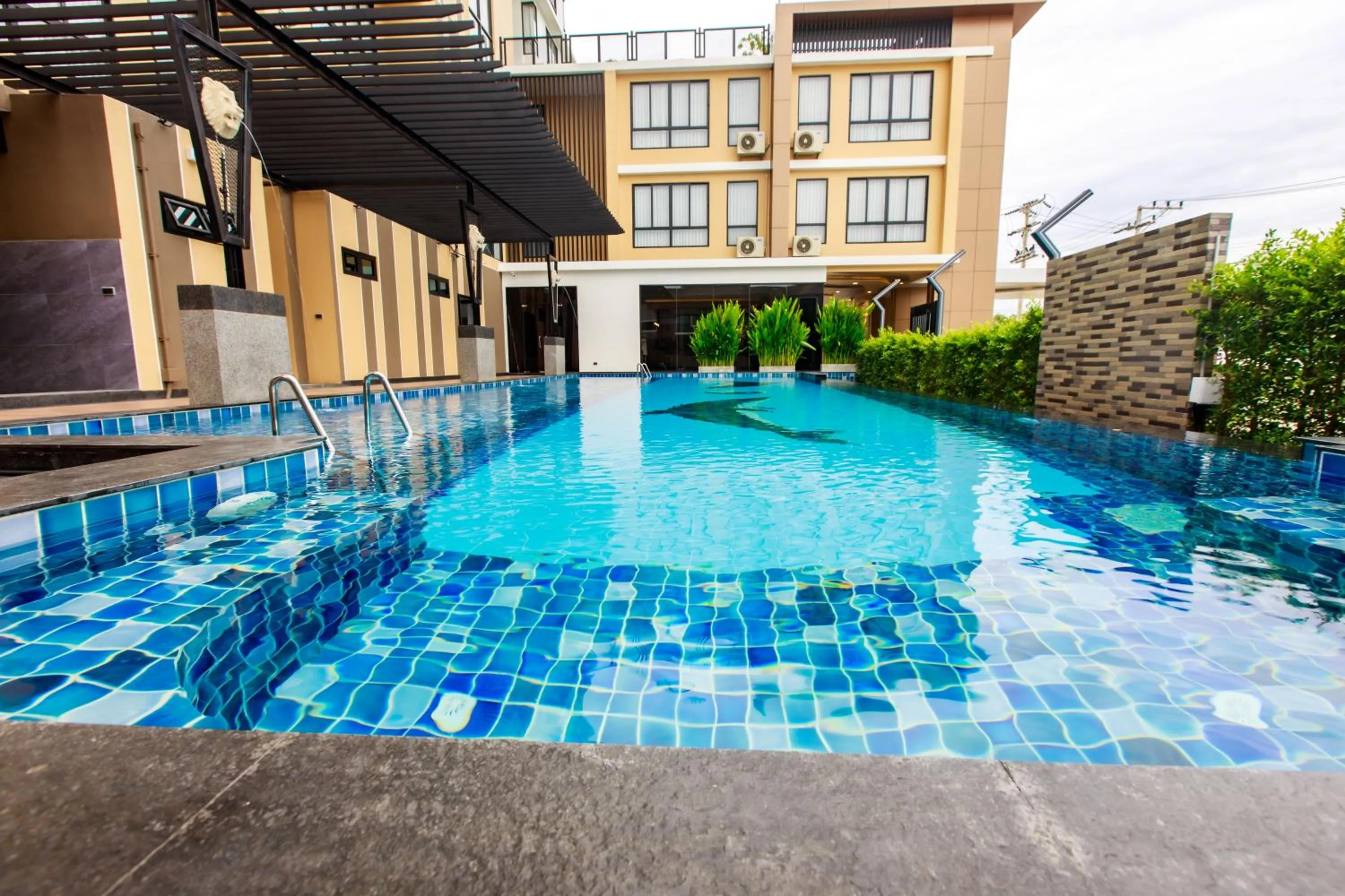 Swimming pool in Siri Hotel Lumphun
