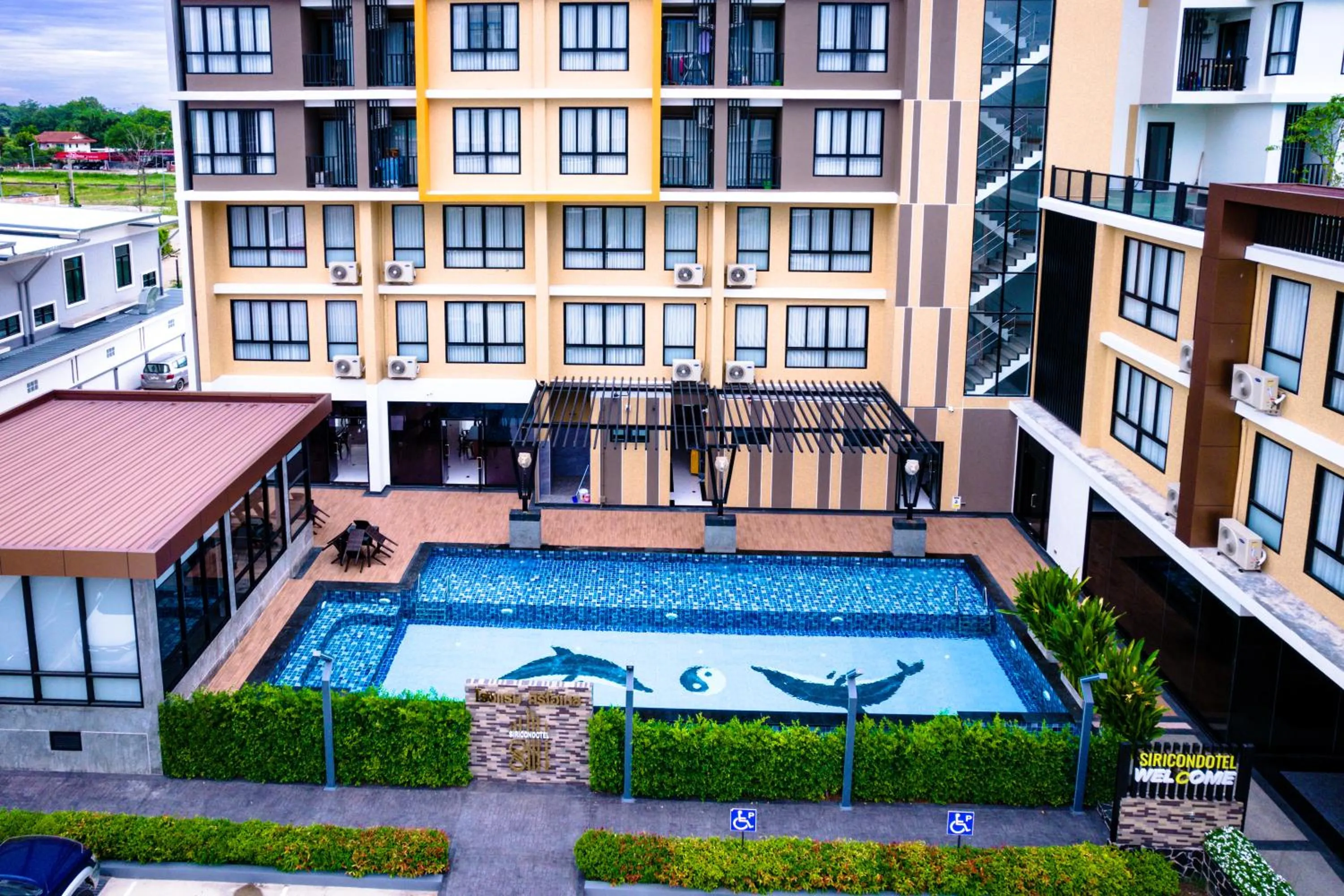 Swimming pool in Siri Hotel Lumphun