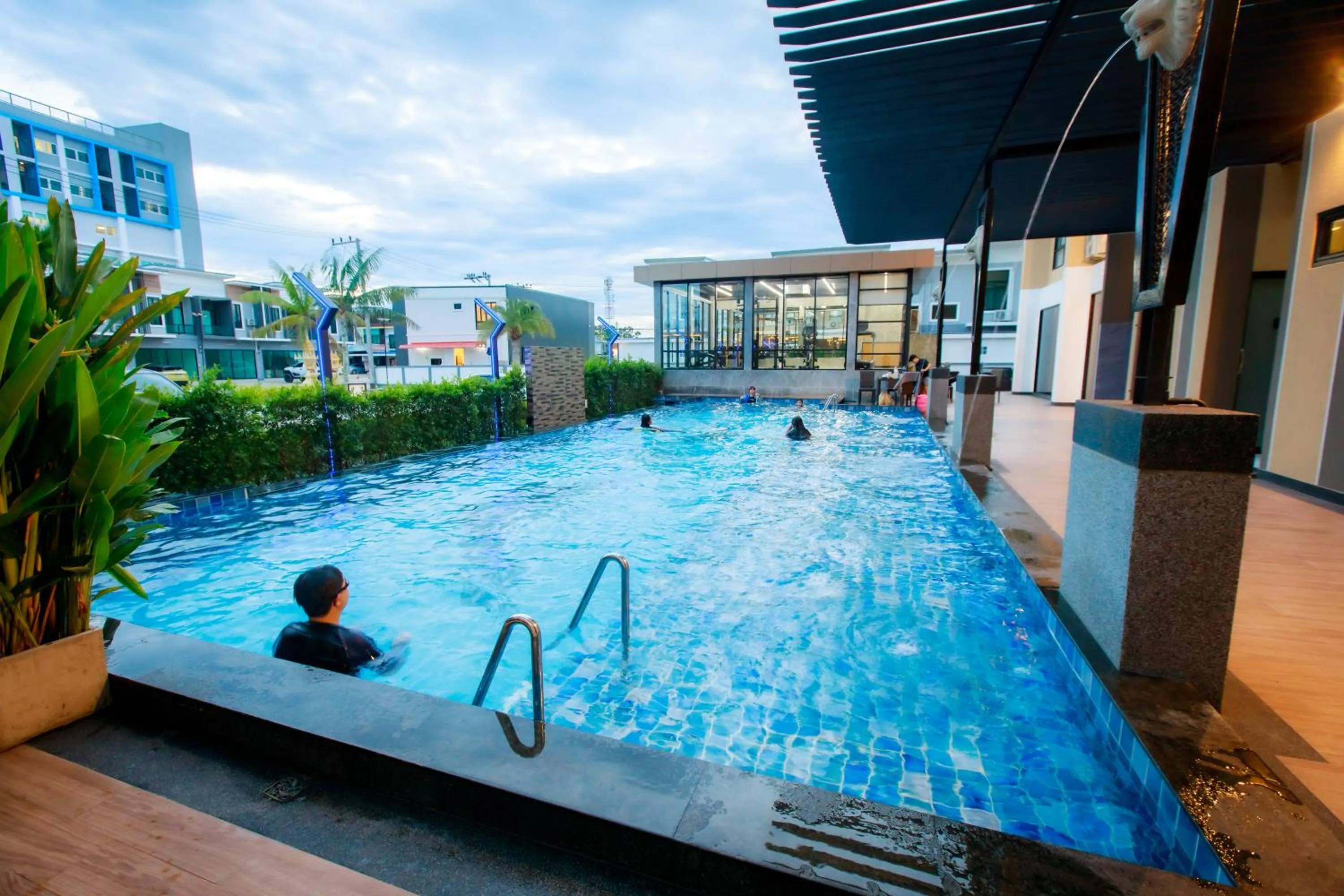 Swimming pool in Siri Hotel Lumphun
