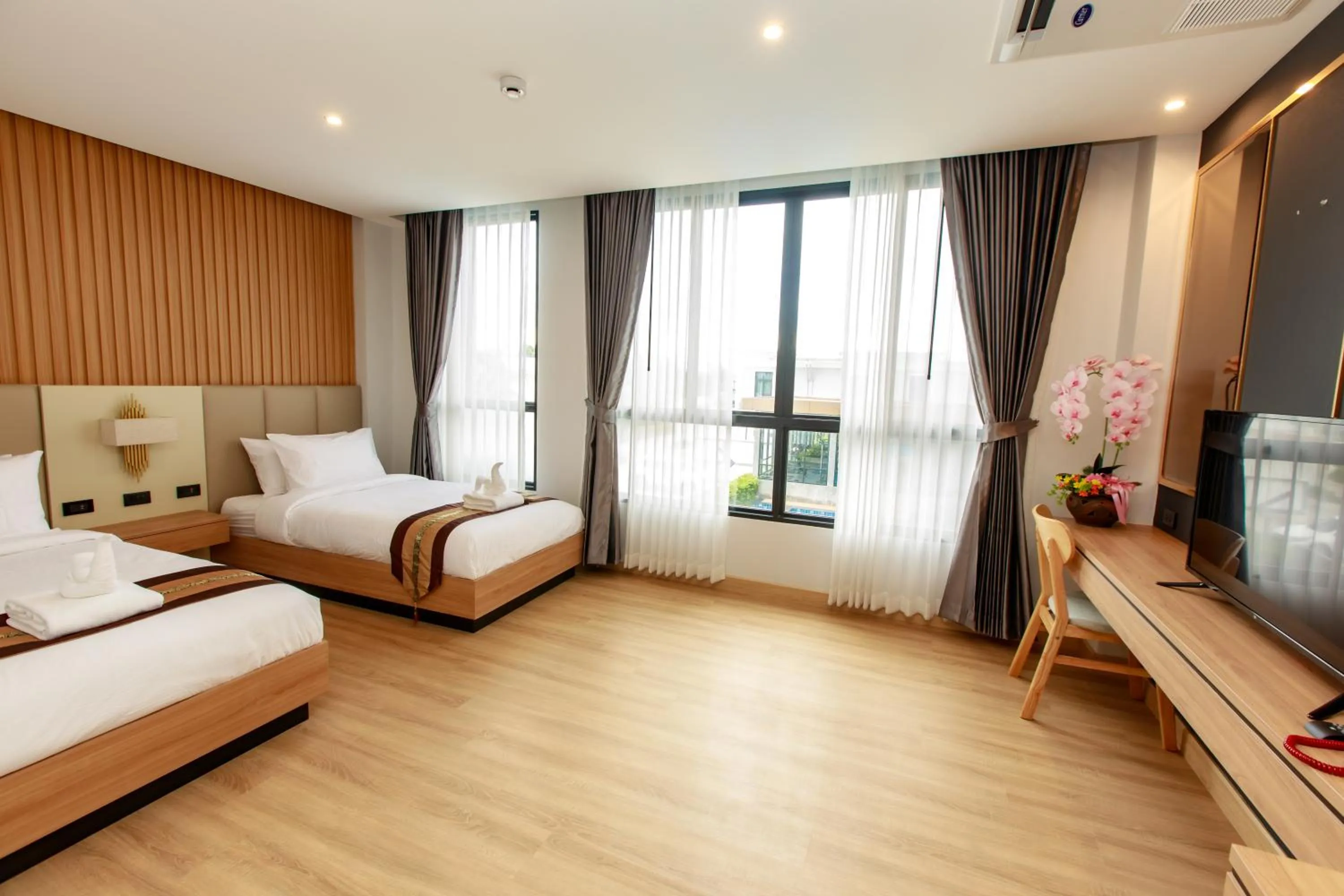 Photo of the whole room, Bed in Siri Hotel Lumphun