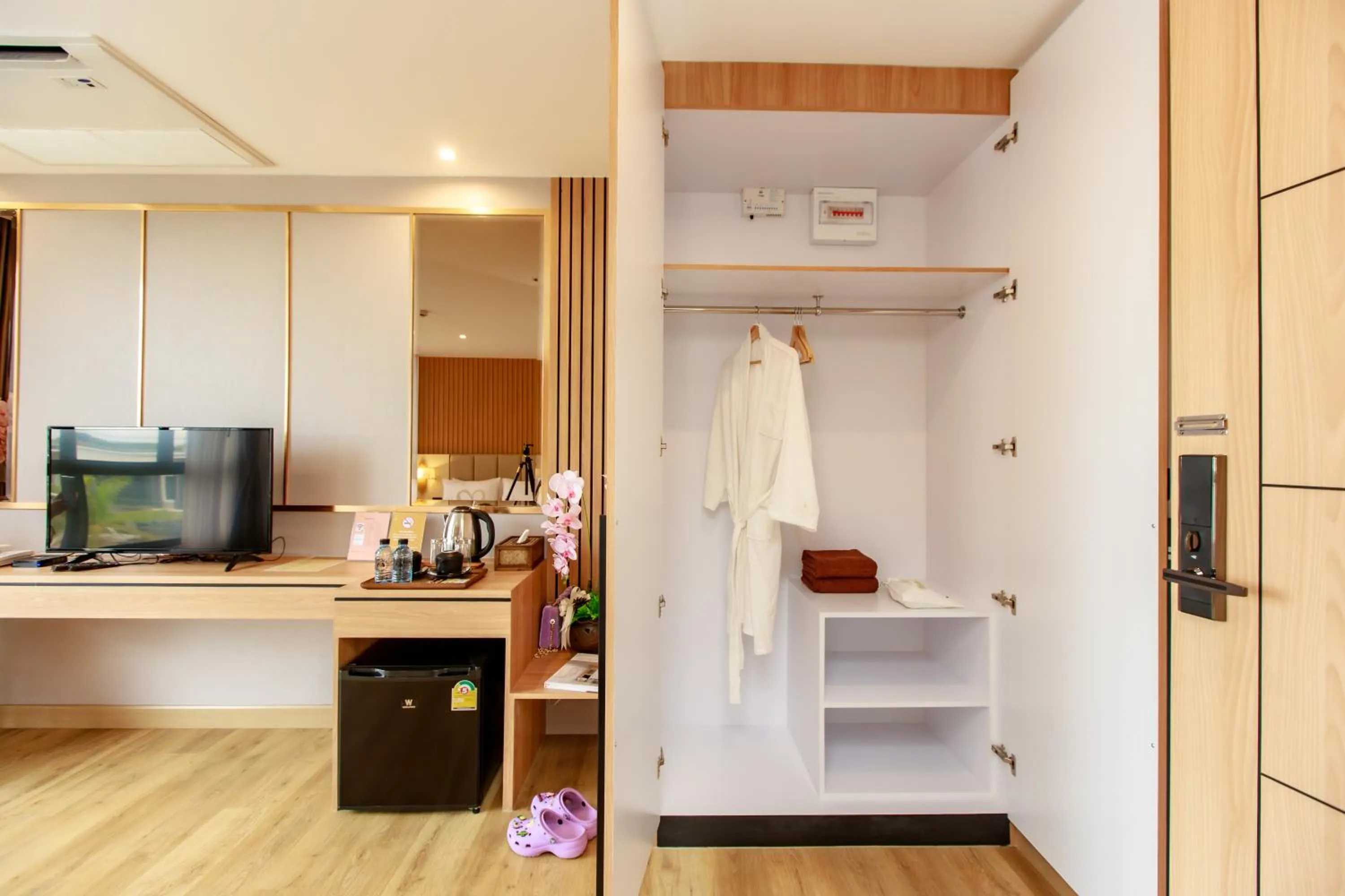 wardrobe in Siri Hotel Lumphun