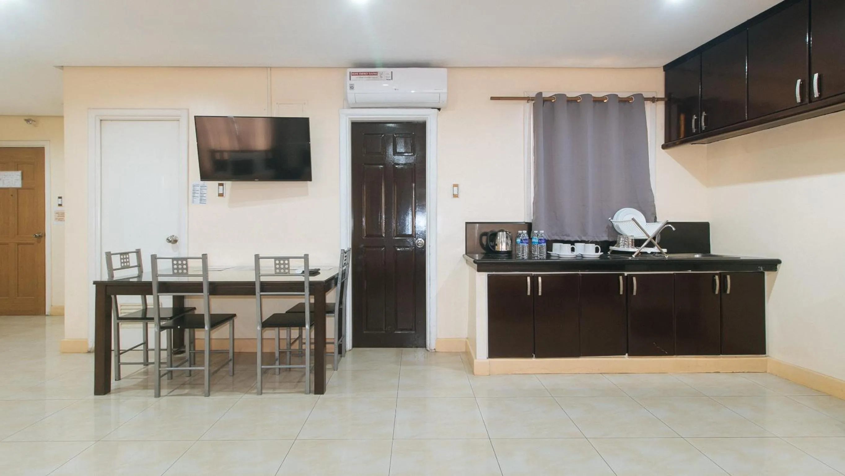 TV and multimedia in 153 Silverio Suites Betterliving Paranaque