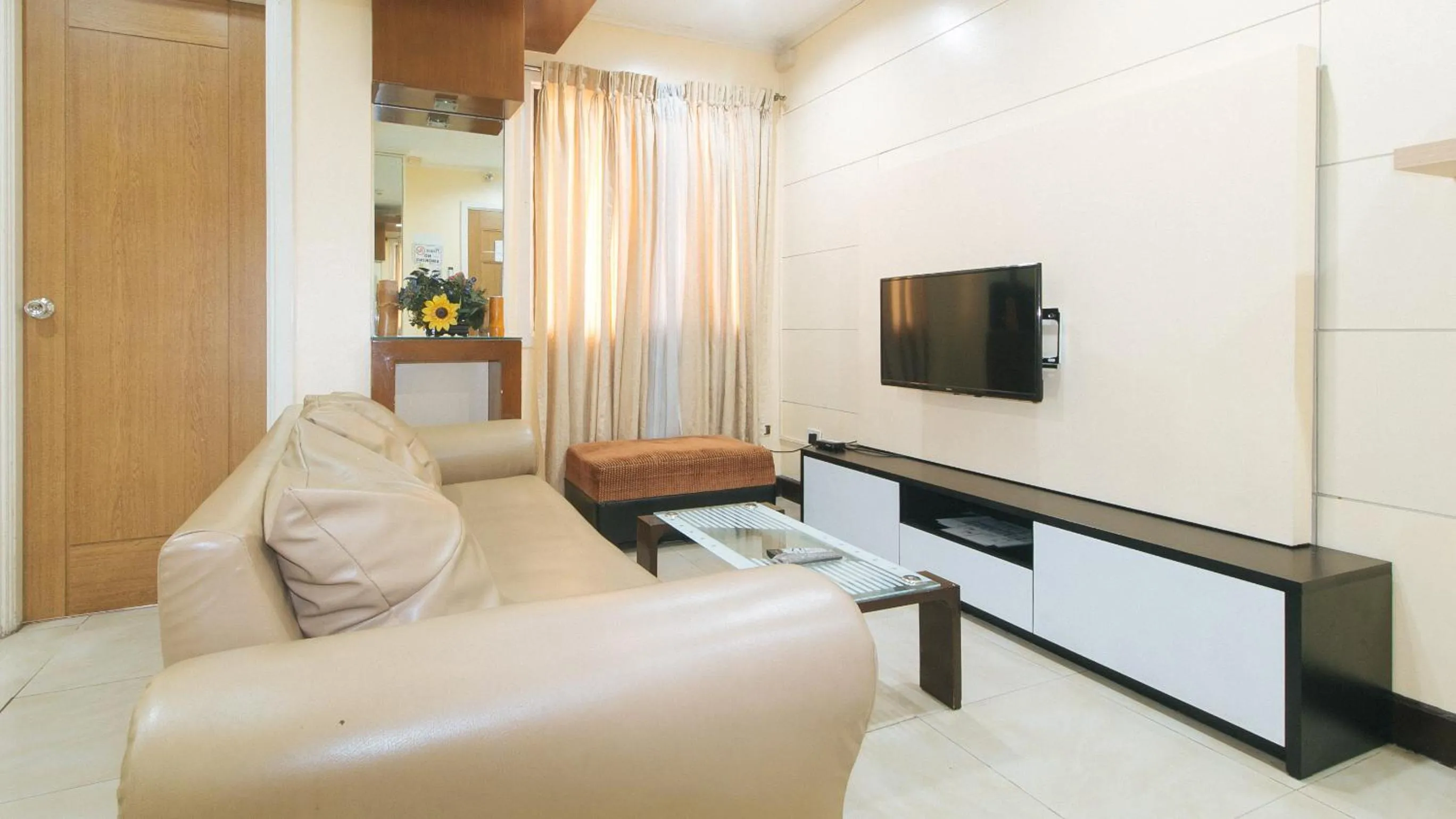 TV and multimedia in 153 Silverio Suites Betterliving Paranaque