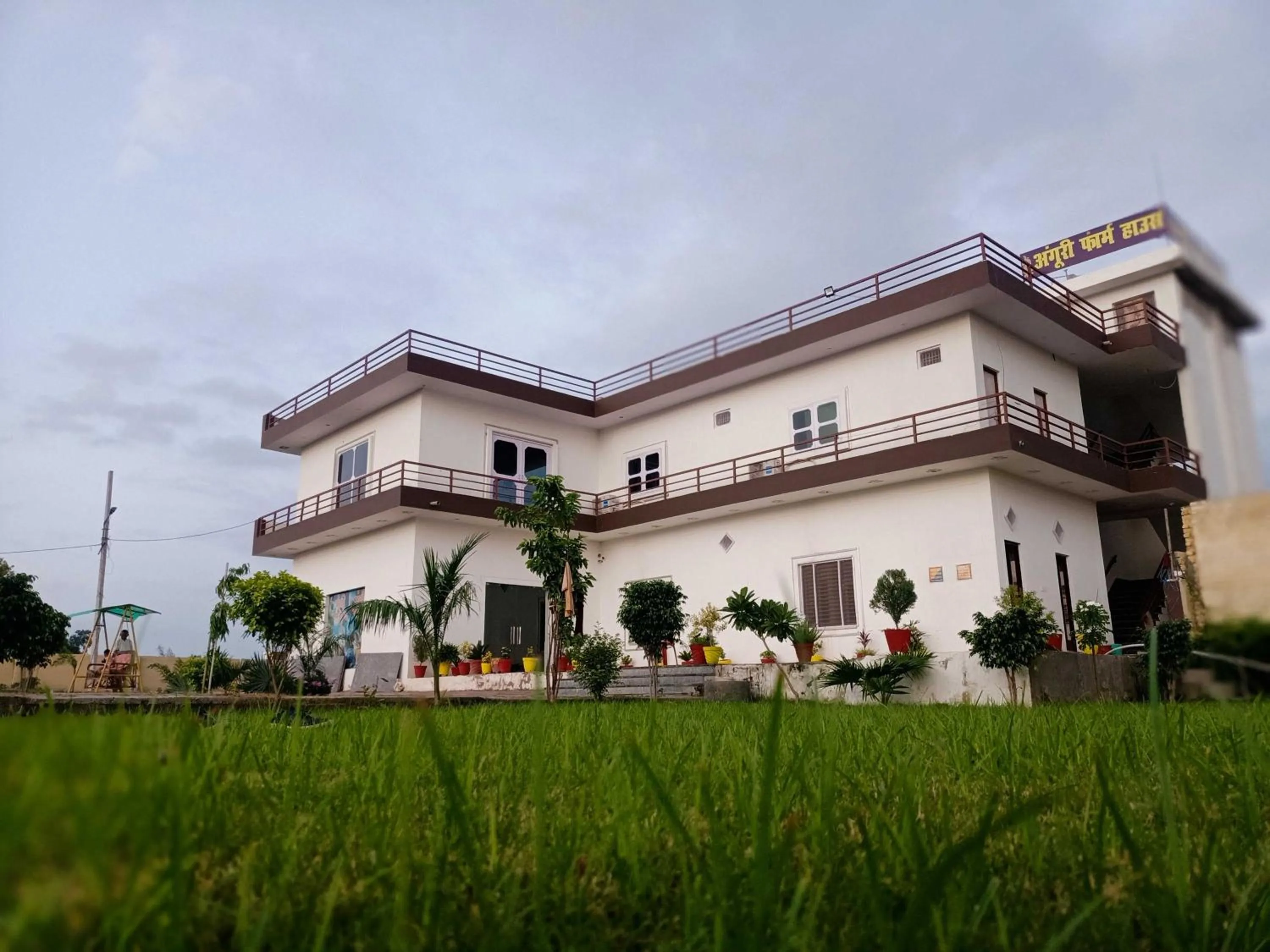 Facade/entrance in Hotel O POP Angoori Farm House