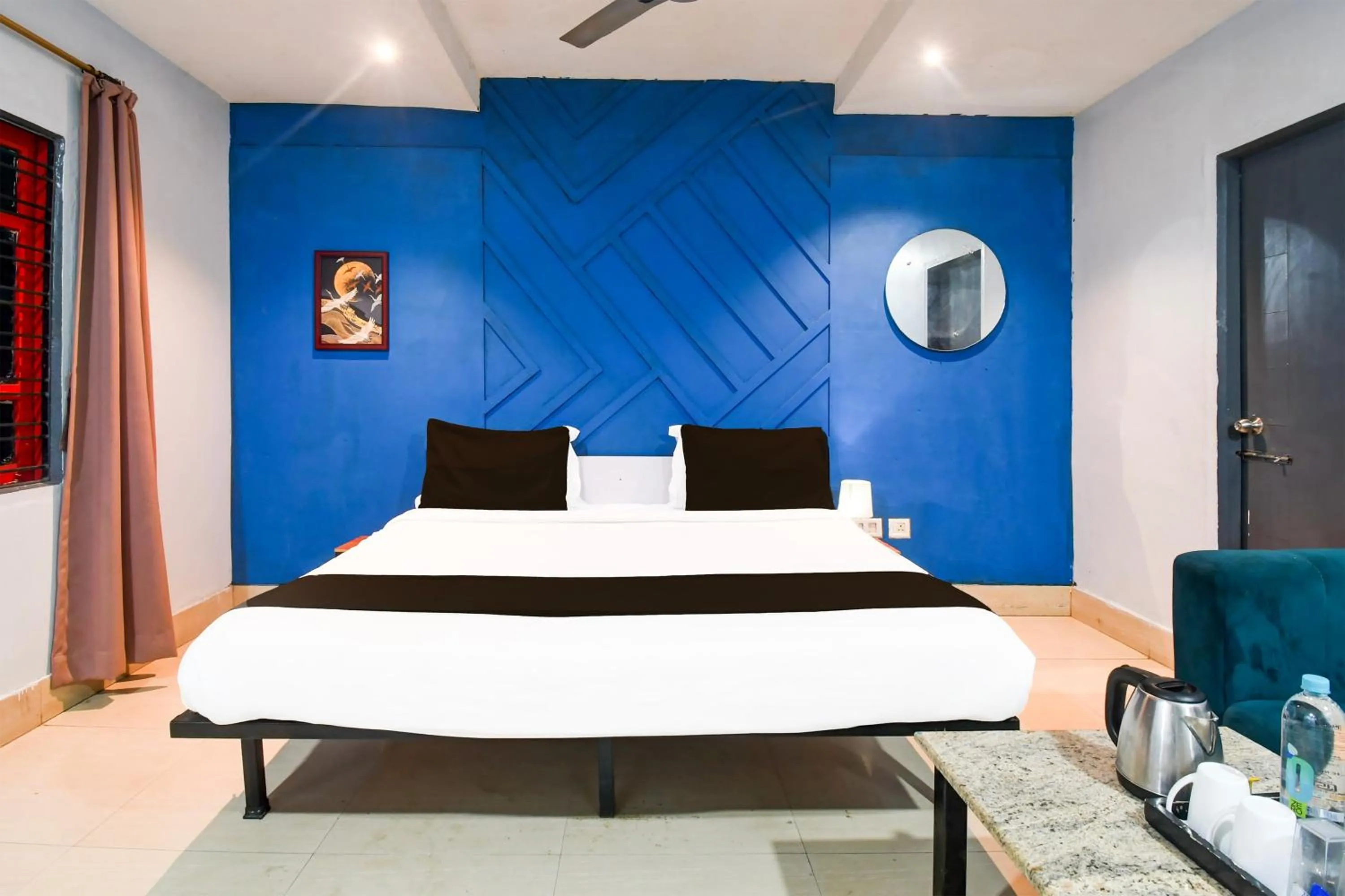 Bedroom, Bed in Hotel O Neatflix And Chill