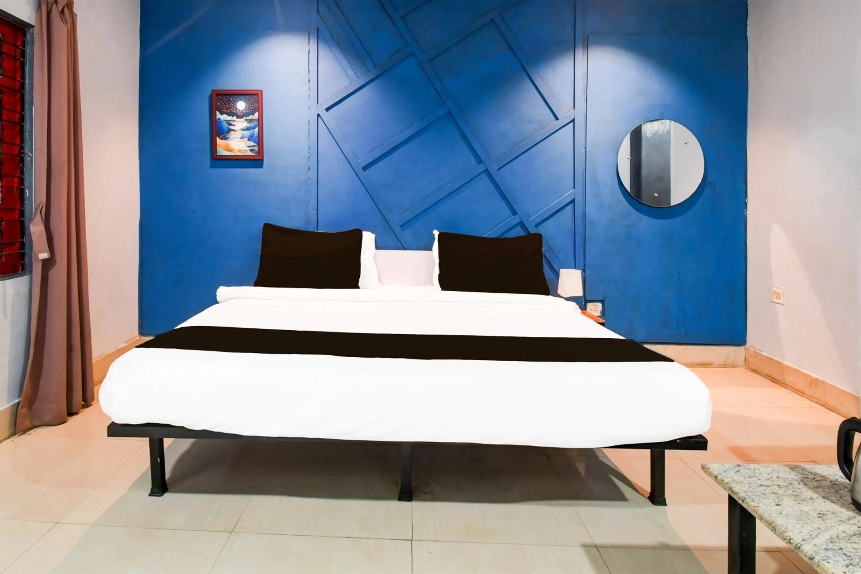 Bedroom, Bed in Hotel O Neatflix And Chill