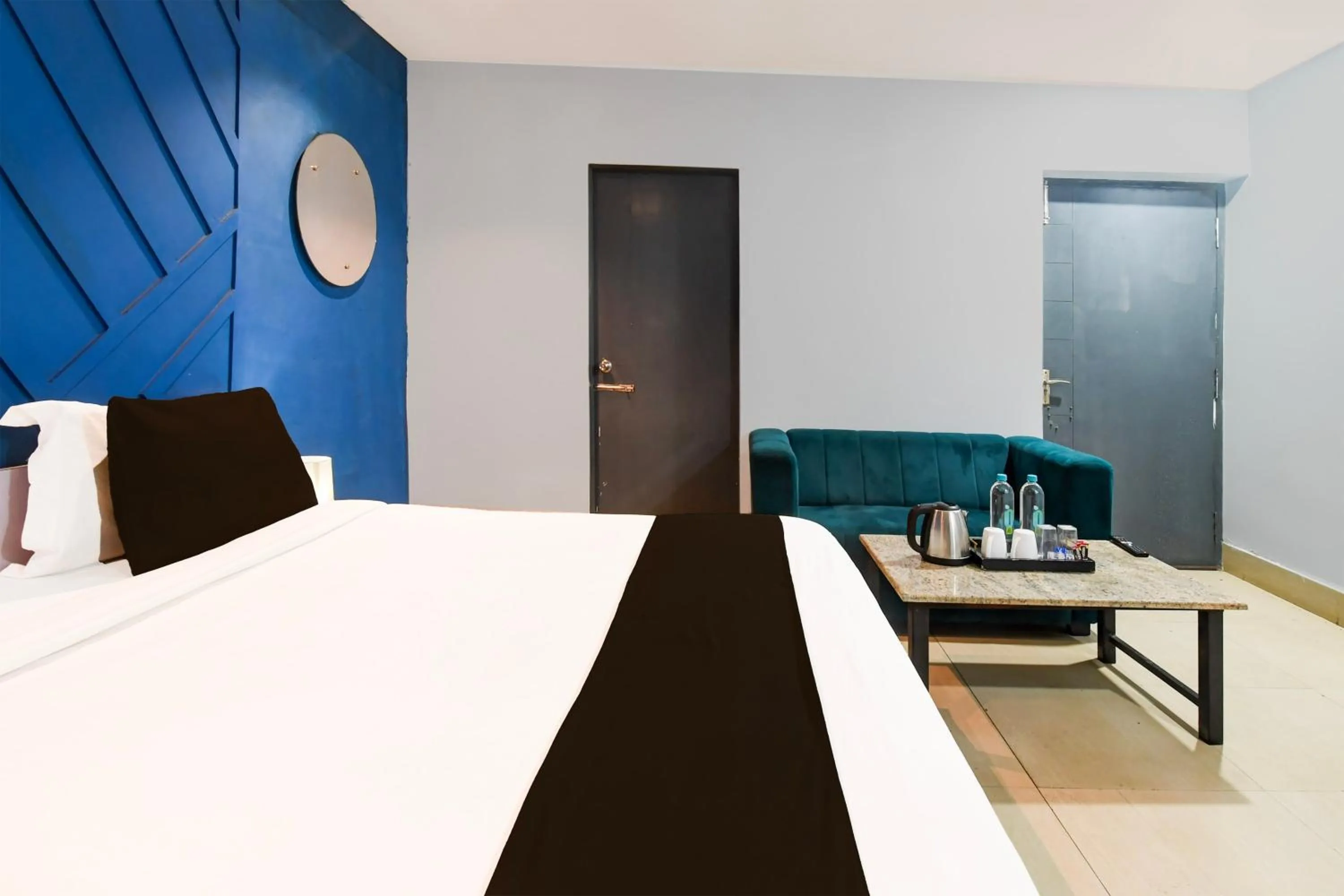 Bedroom, Bed in Hotel O Neatflix And Chill