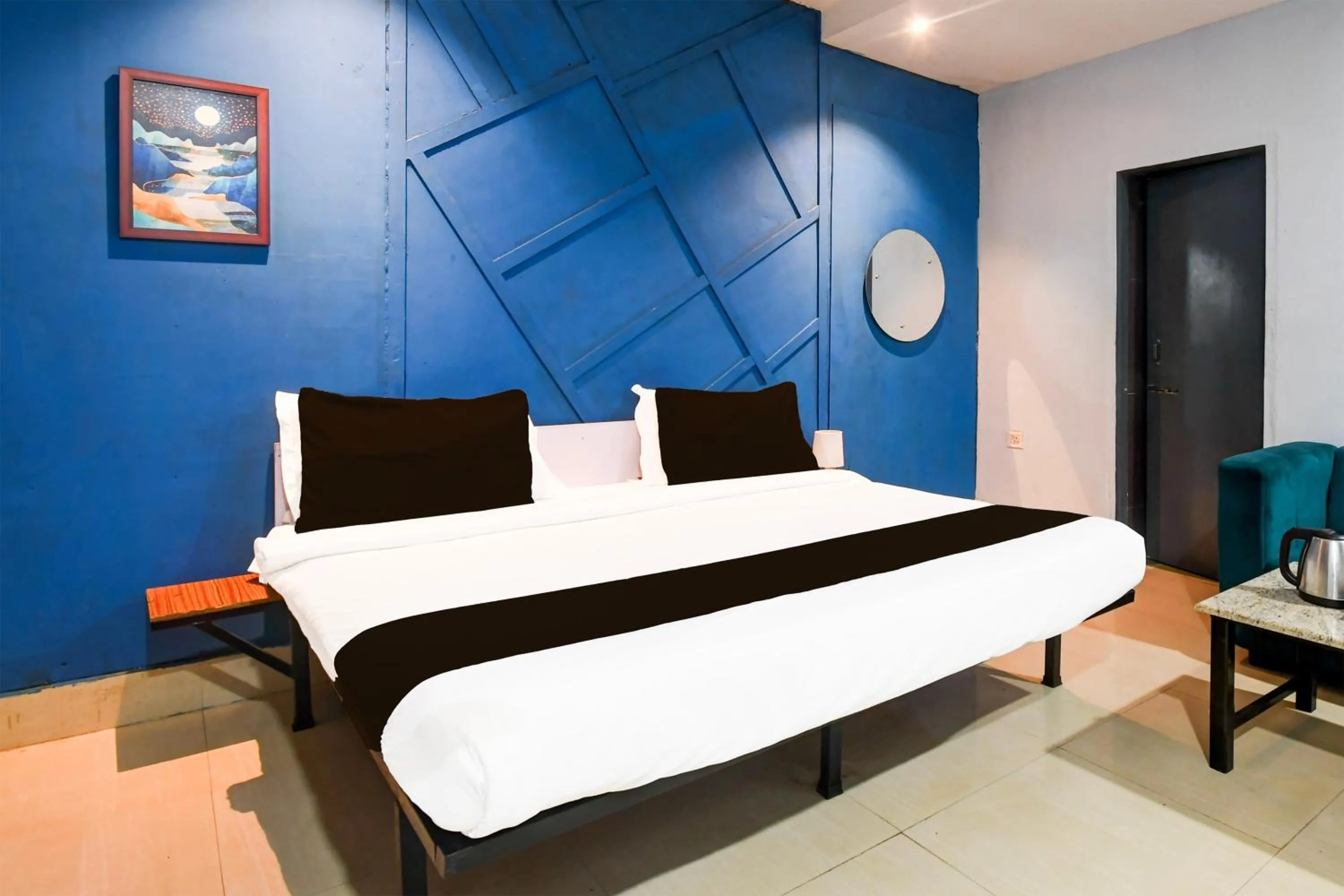 Bedroom, Bed in Hotel O Neatflix And Chill