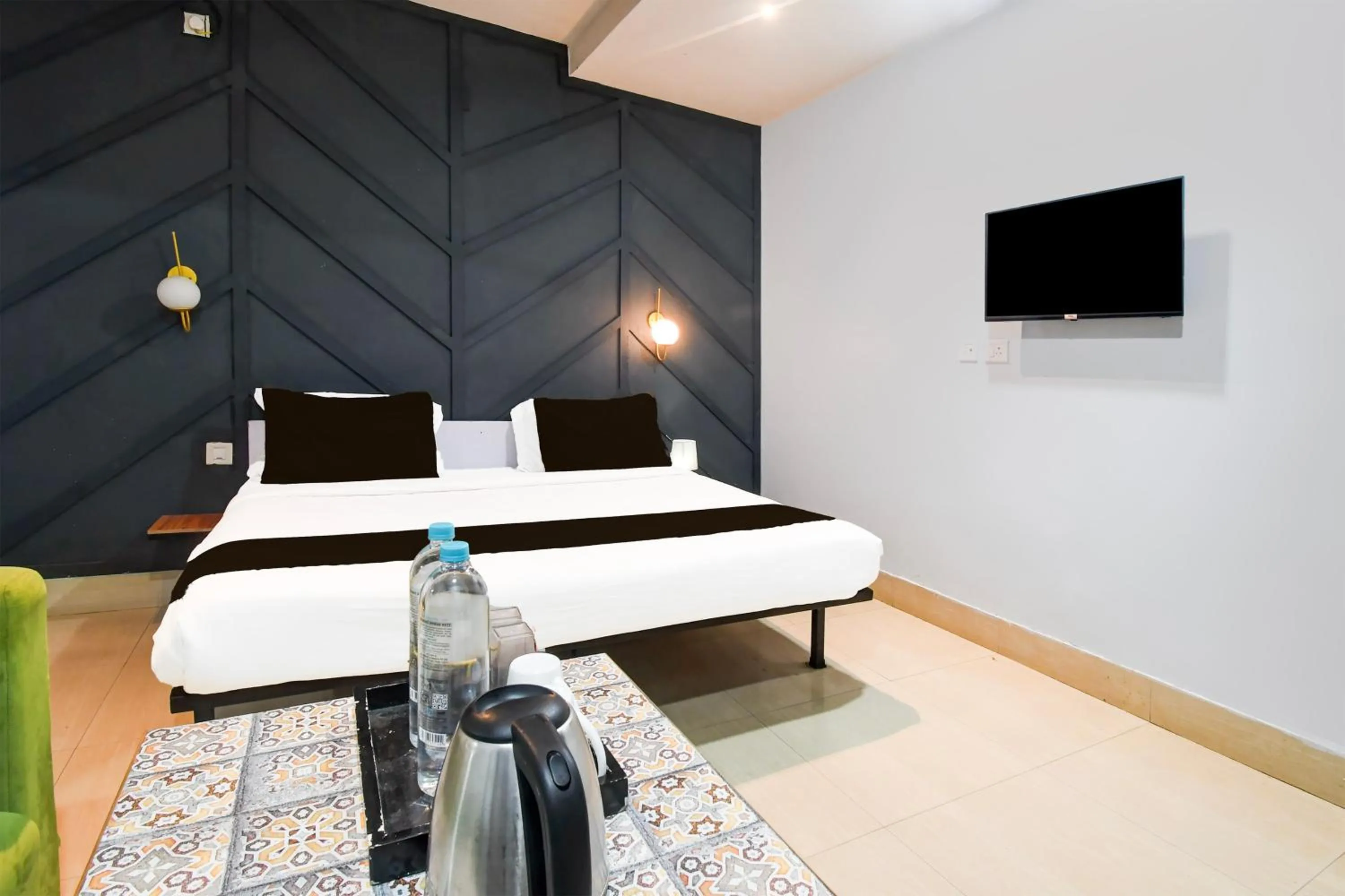 Bedroom, Bed in Hotel O Neatflix And Chill