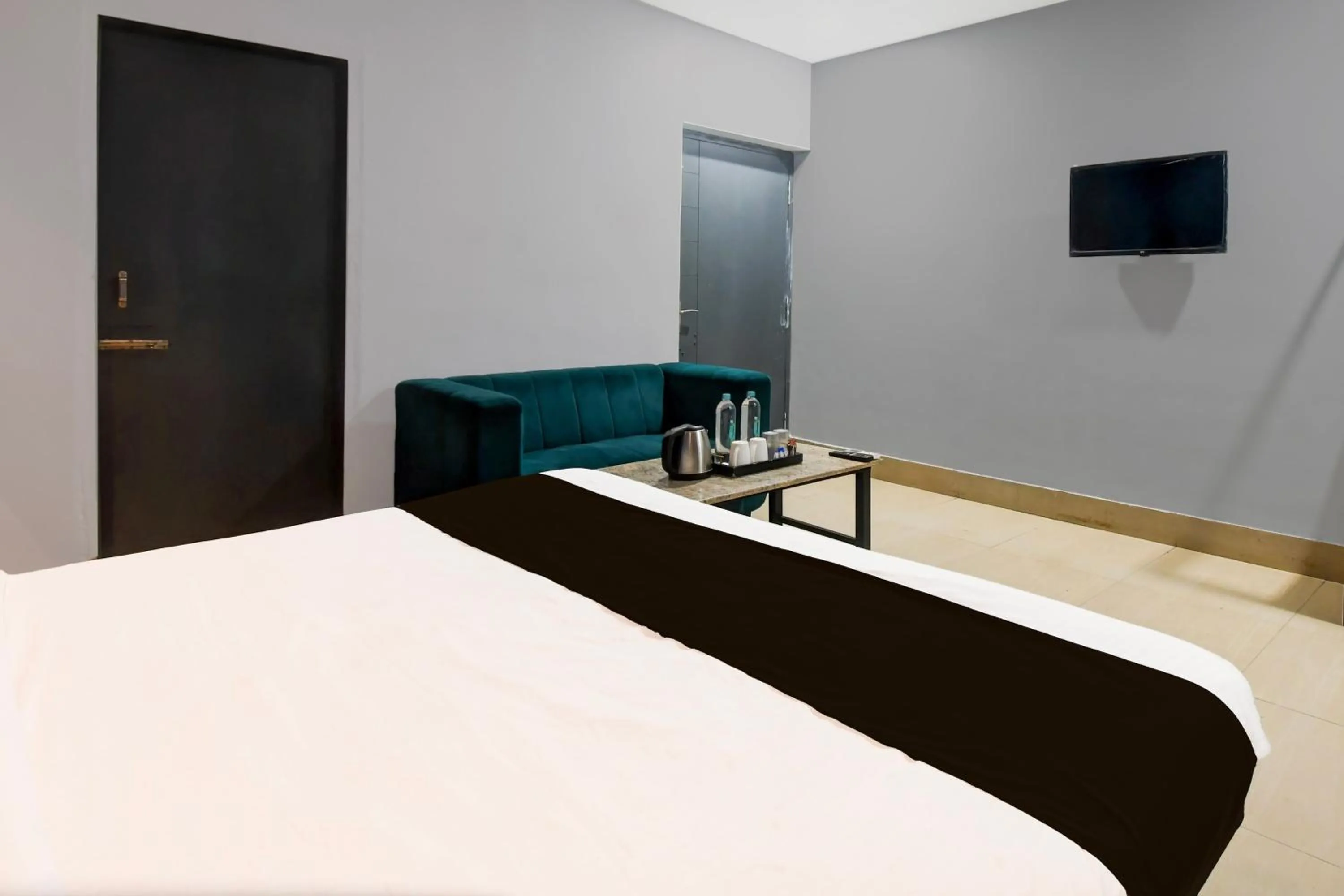 Bedroom, Bed in Hotel O Neatflix And Chill