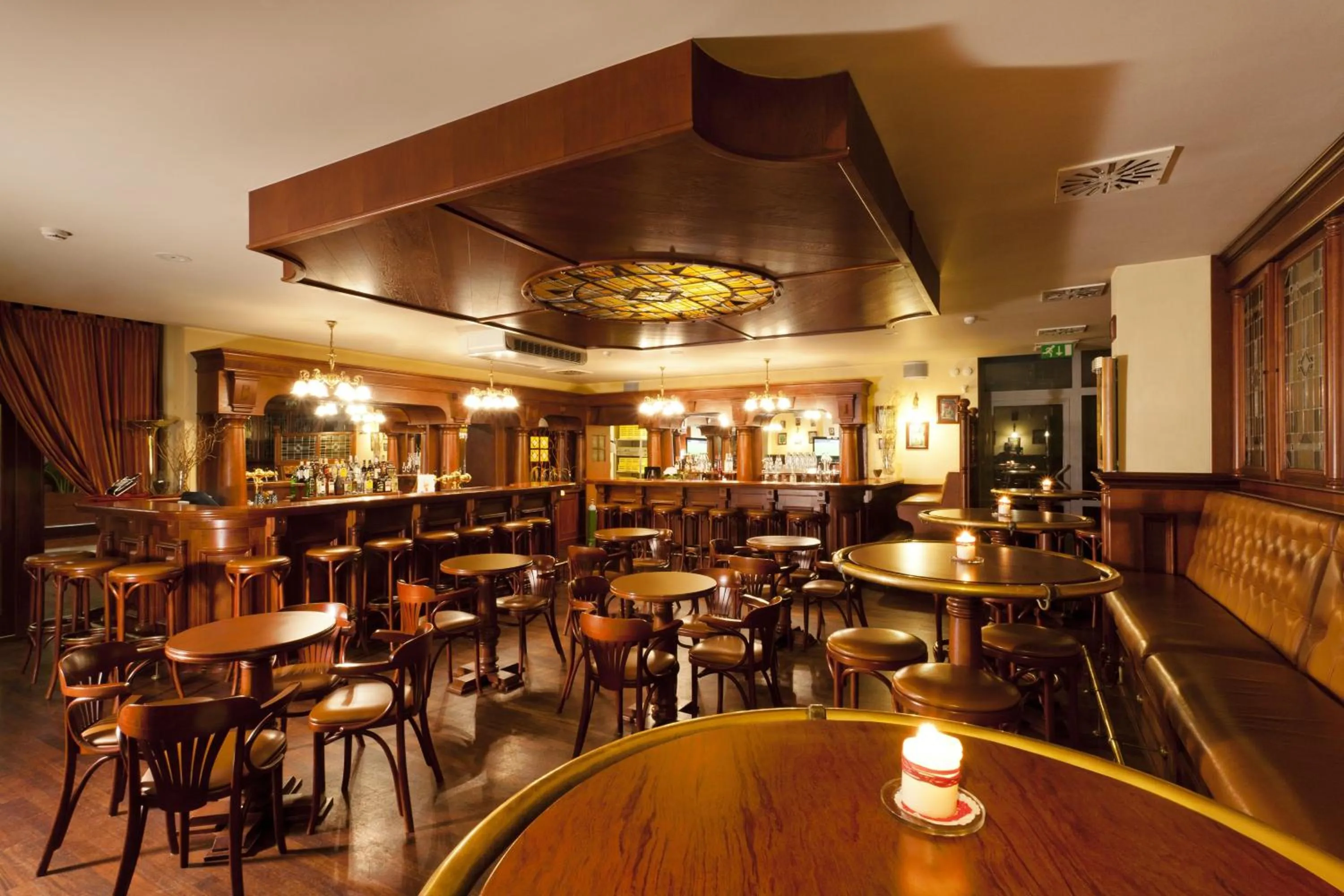 Restaurant/places to eat in Qubus Hotel Legnica