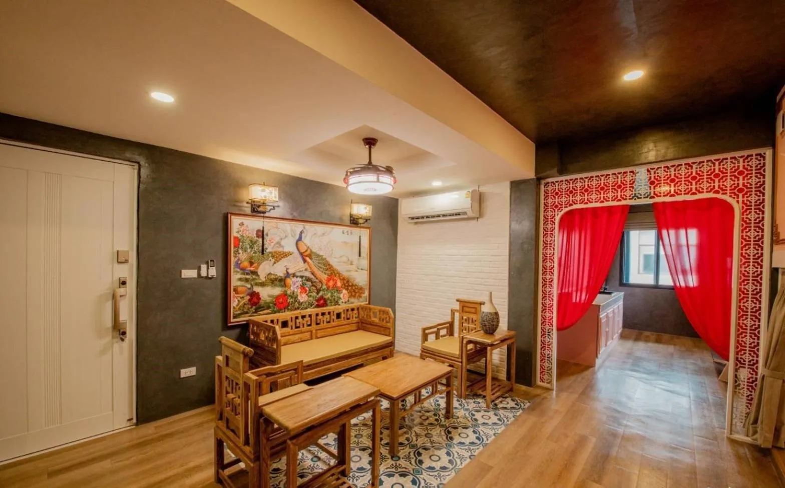 Lynlan Hostel & Cafe