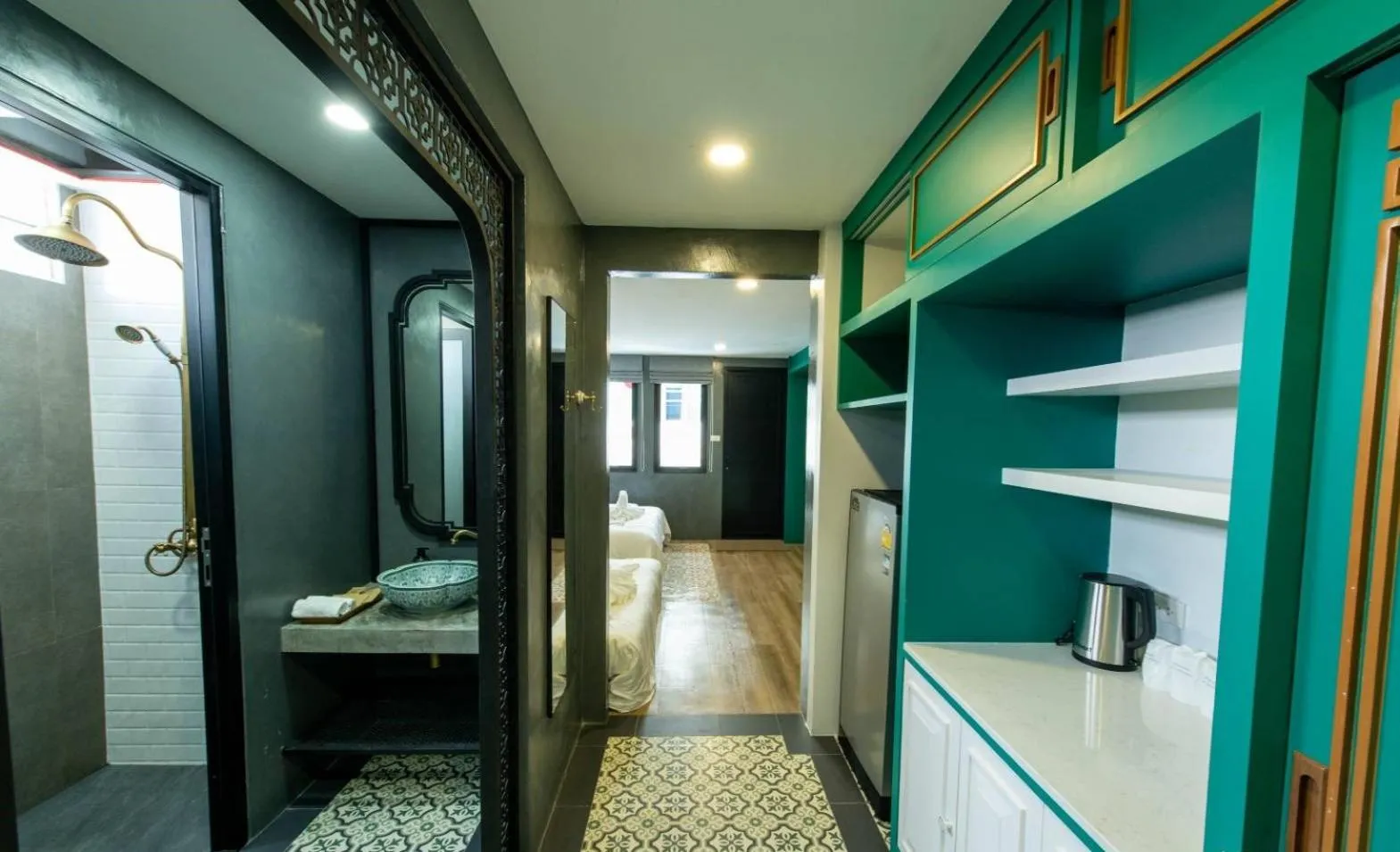 Lynlan Hostel & Cafe