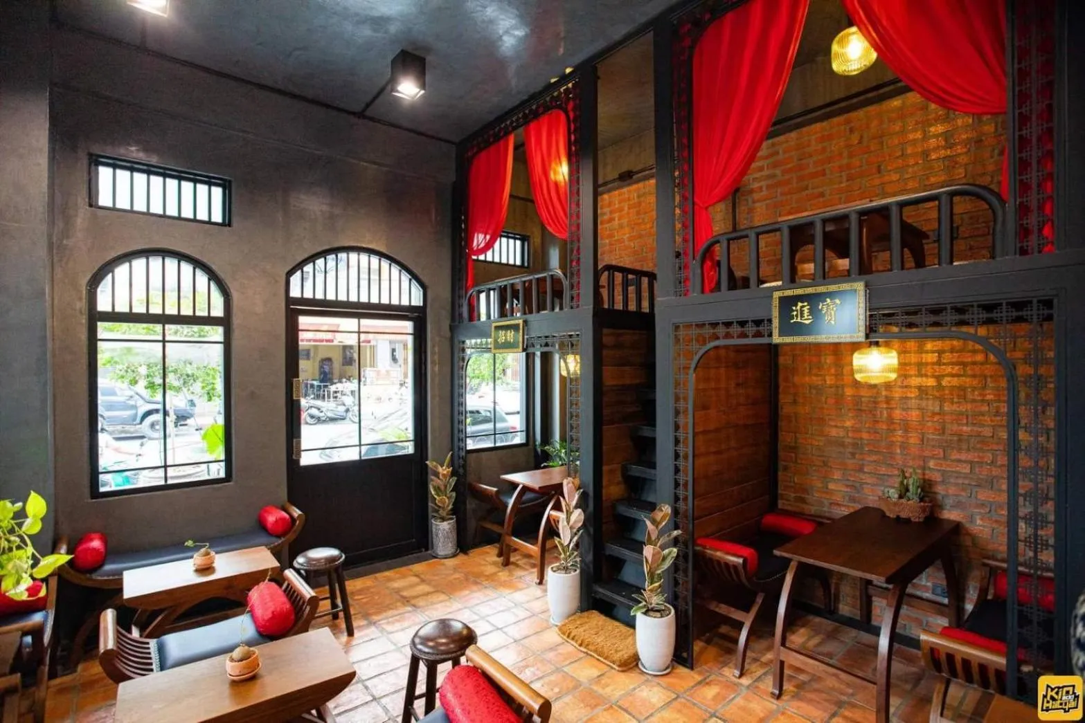 Lynlan Hostel & Cafe