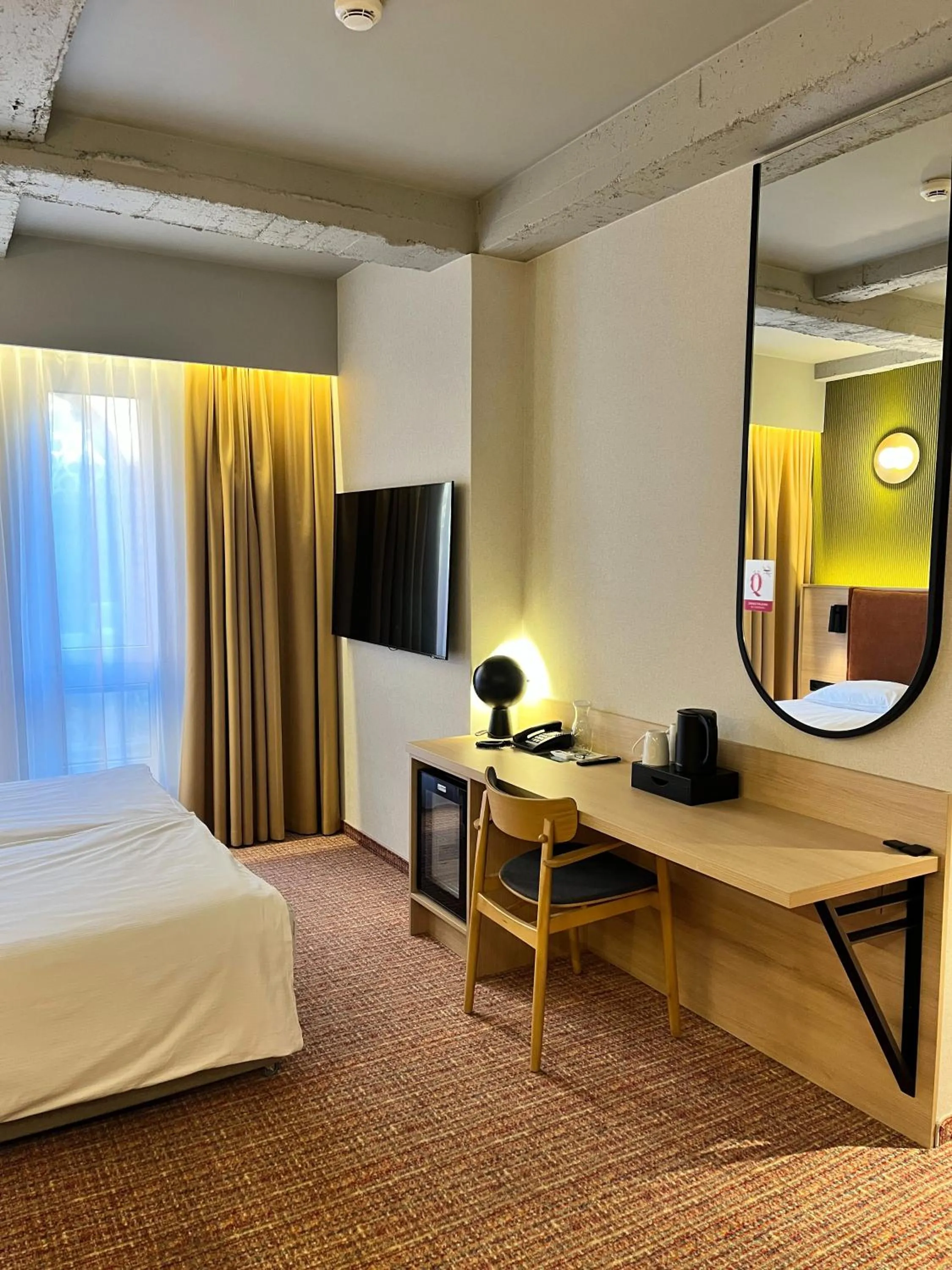 TV and multimedia, Bed in Qubus Hotel Wrocław