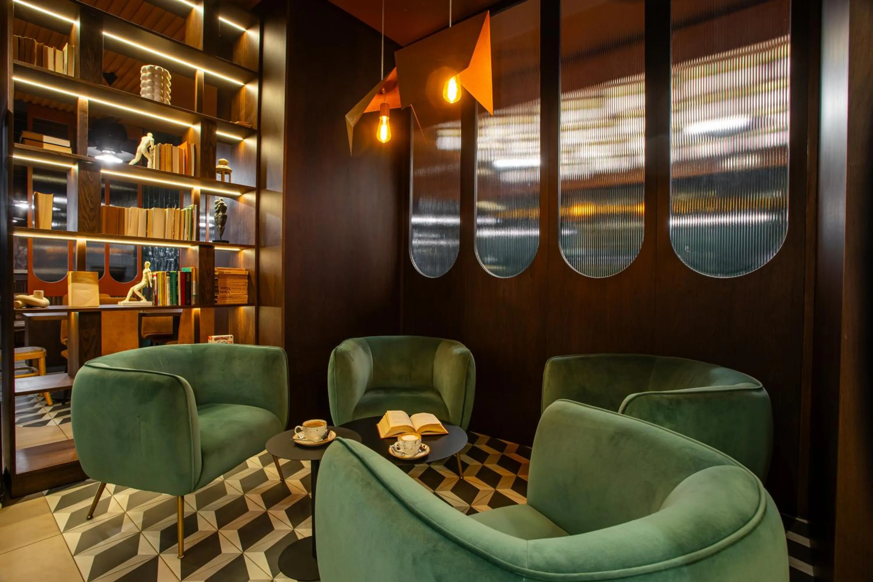 Restaurant/places to eat in Gold Hotel