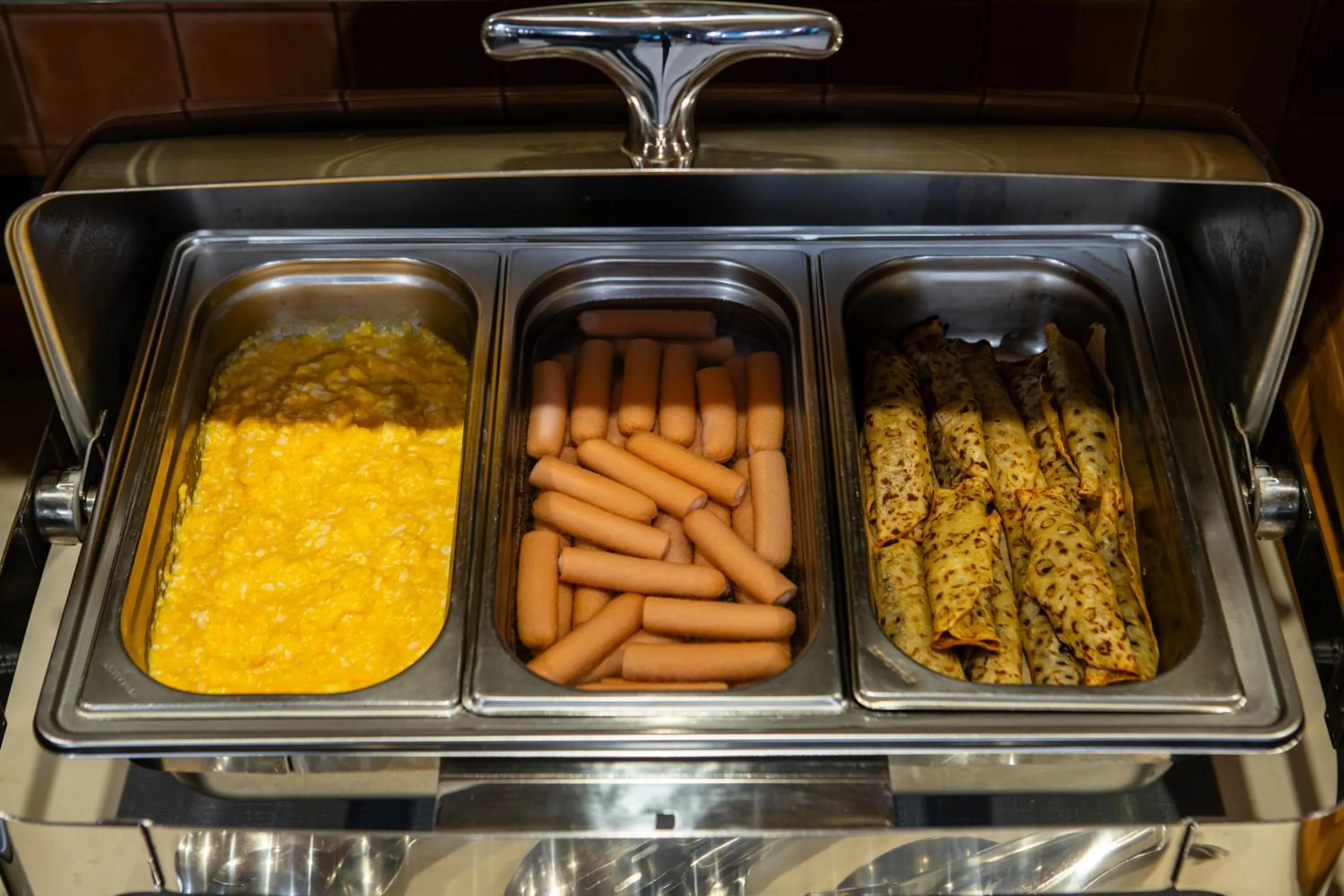 Food and drinks in Gold Hotel