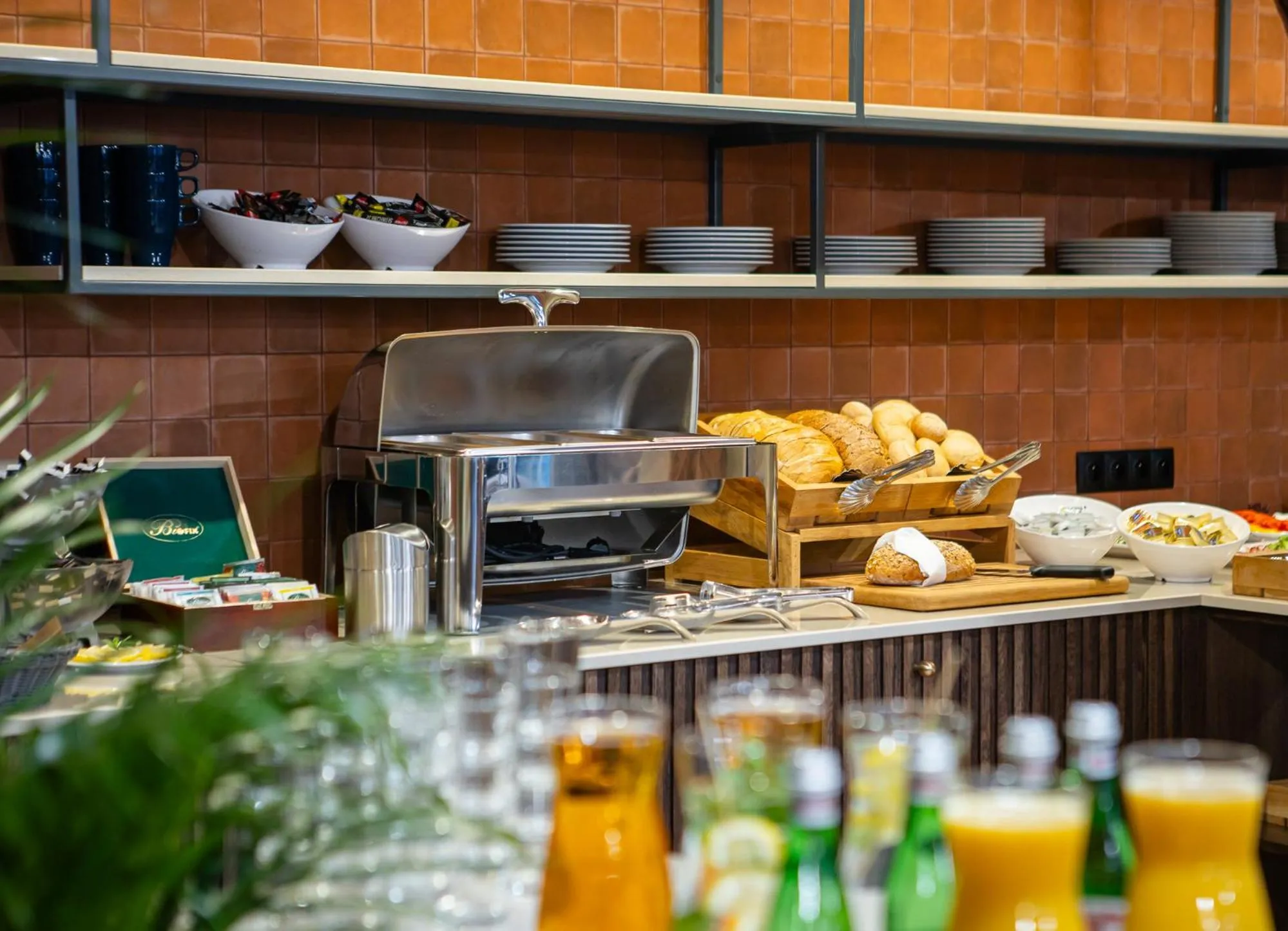 Food and drinks in Gold Hotel