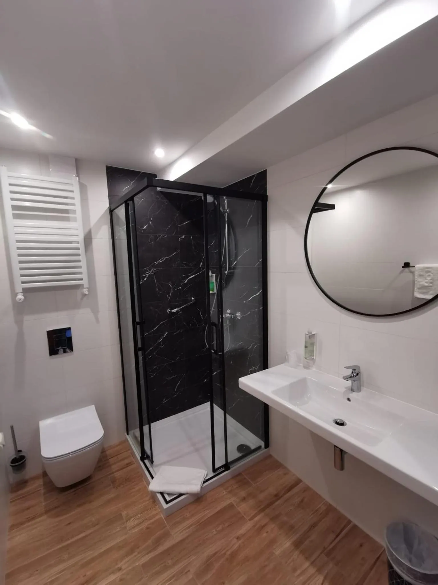 Shower in Gold Hotel