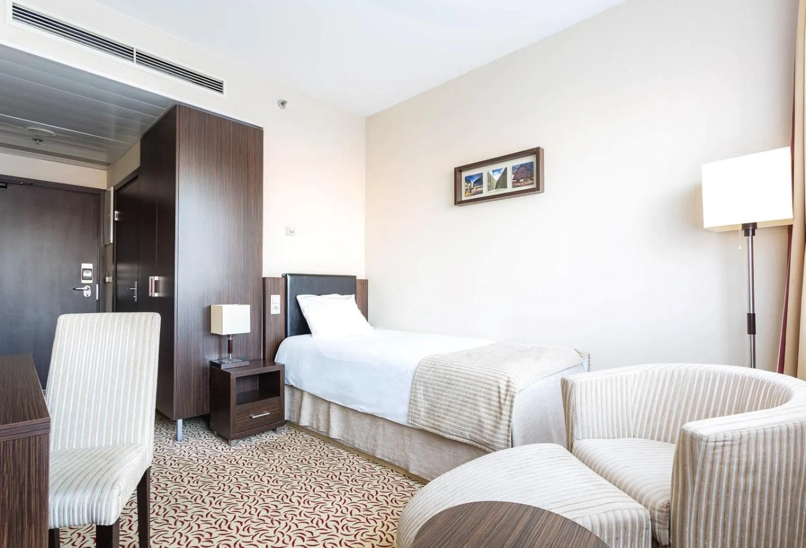 Bed in Qubus Hotel Łódź