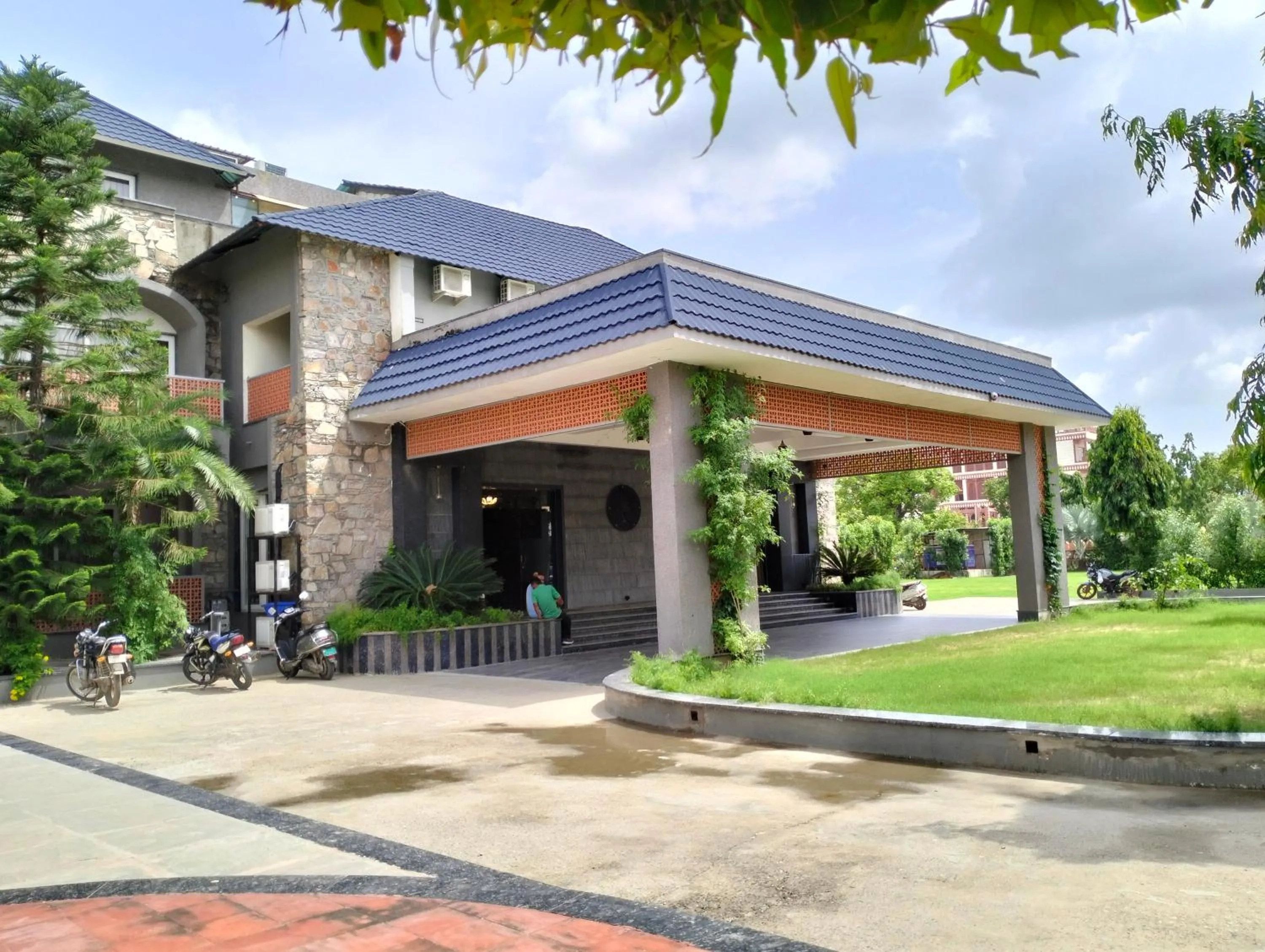 Property building in Nature Retreat Resorts- Life in Nature