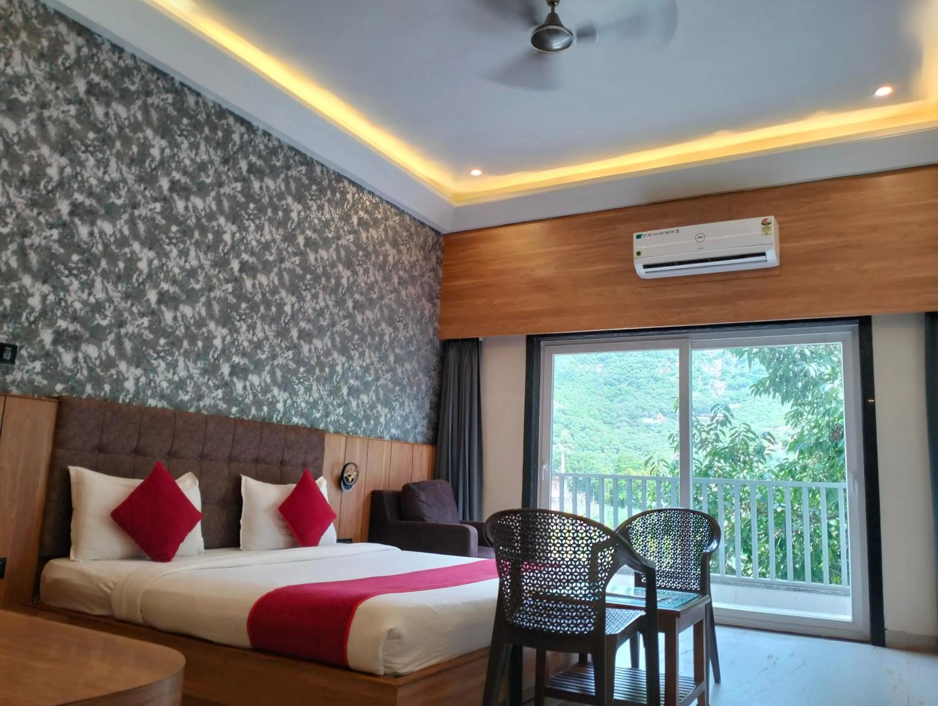 Bed in Nature Retreat Resorts- Life in Nature