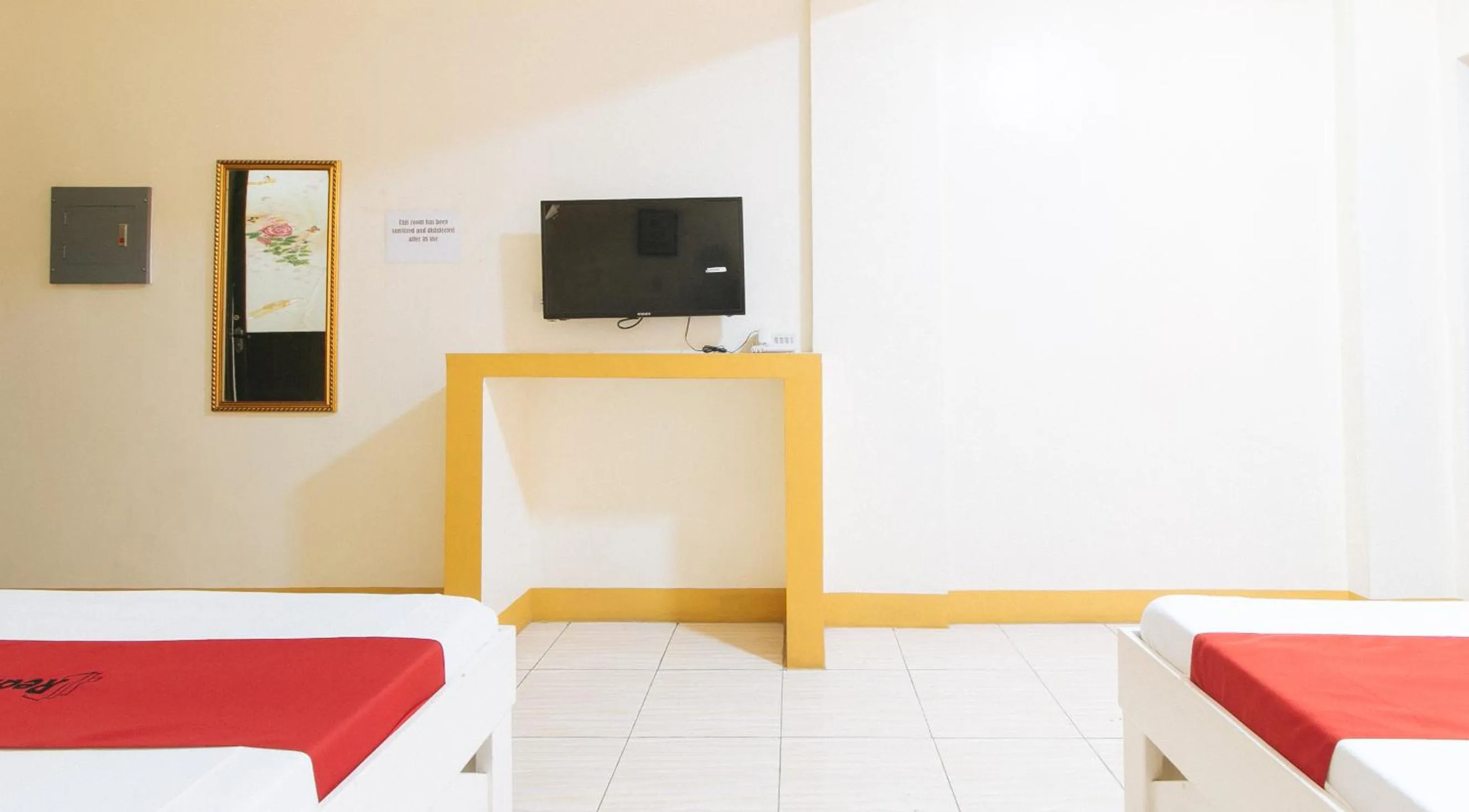 TV and multimedia, Bed in RedDoorz @ Golden Skye Hotel Guagua