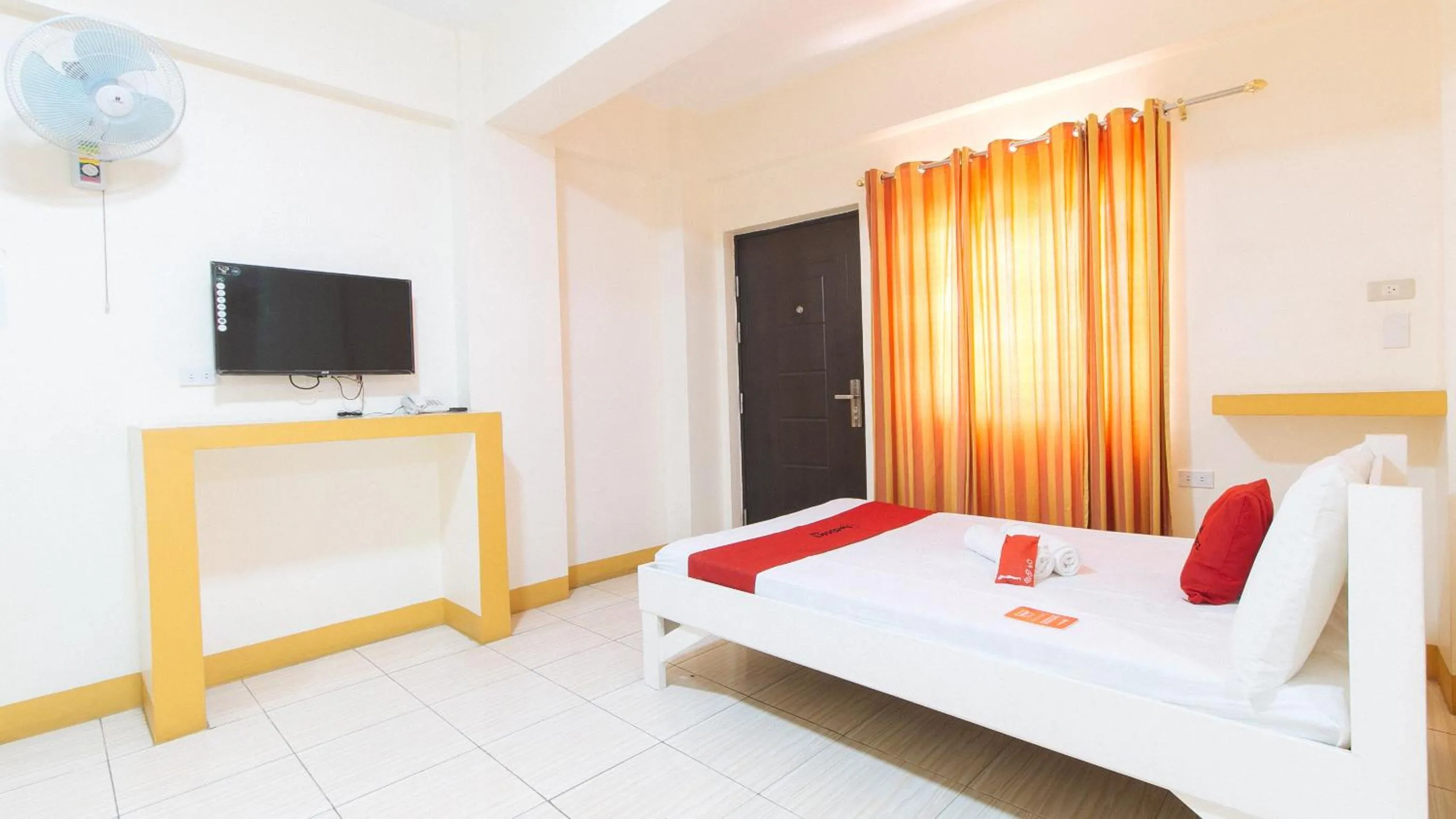 Bed in RedDoorz @ Golden Skye Hotel Guagua