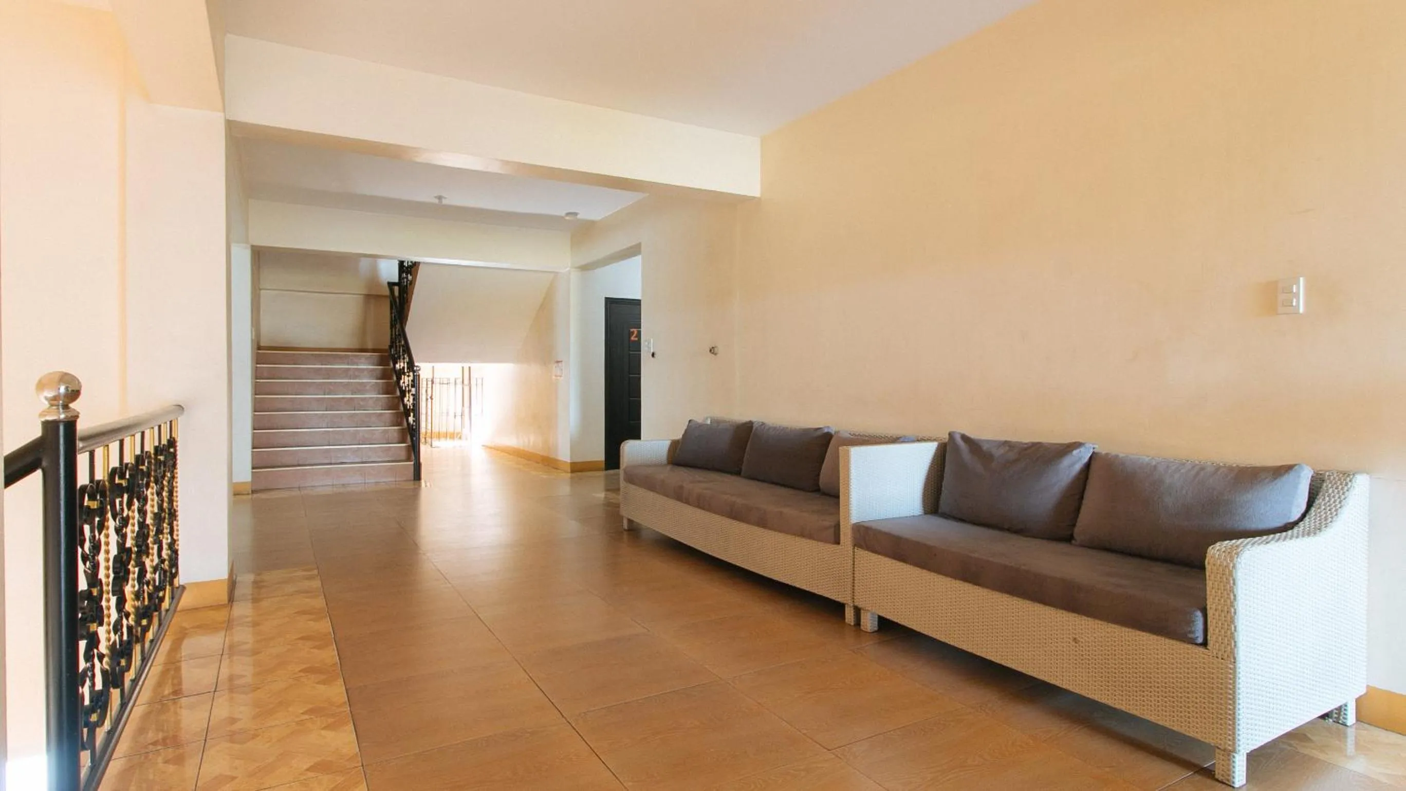 Lobby or reception in RedDoorz @ Golden Skye Hotel Guagua