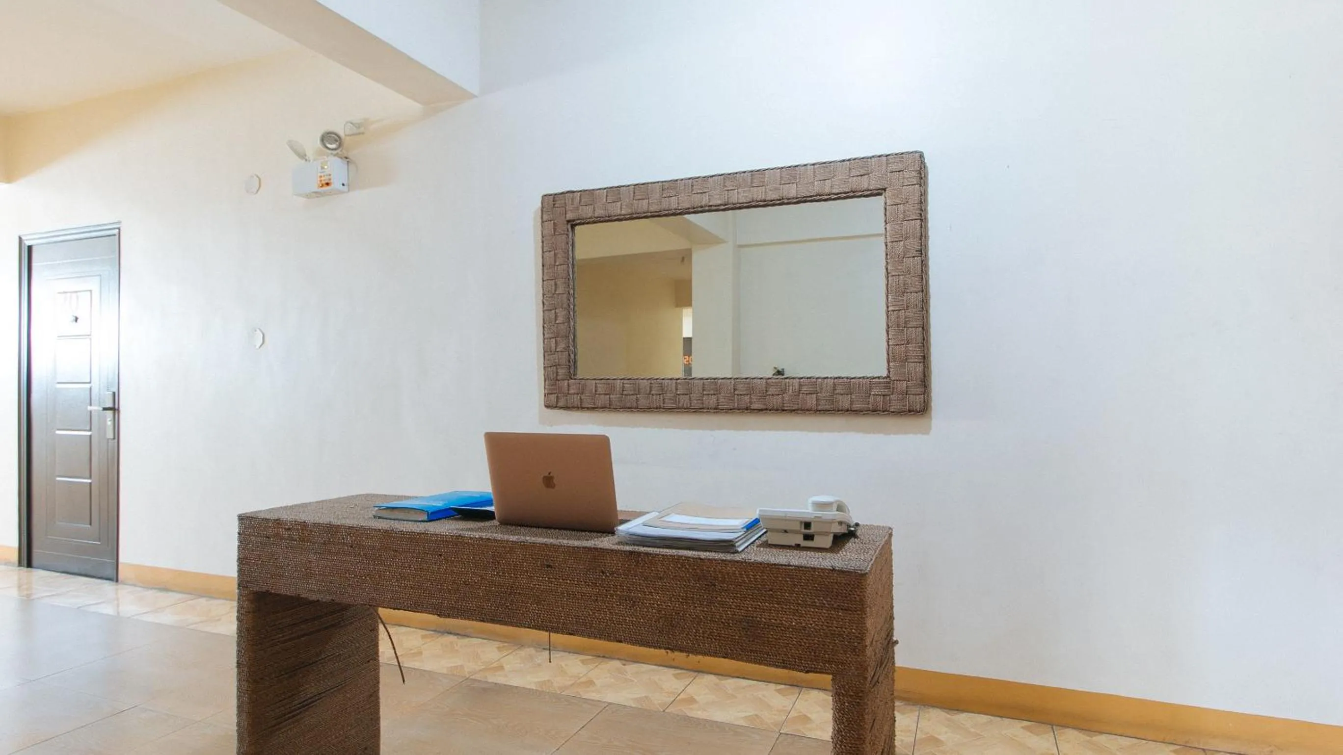 Lobby or reception in RedDoorz @ Golden Skye Hotel Guagua