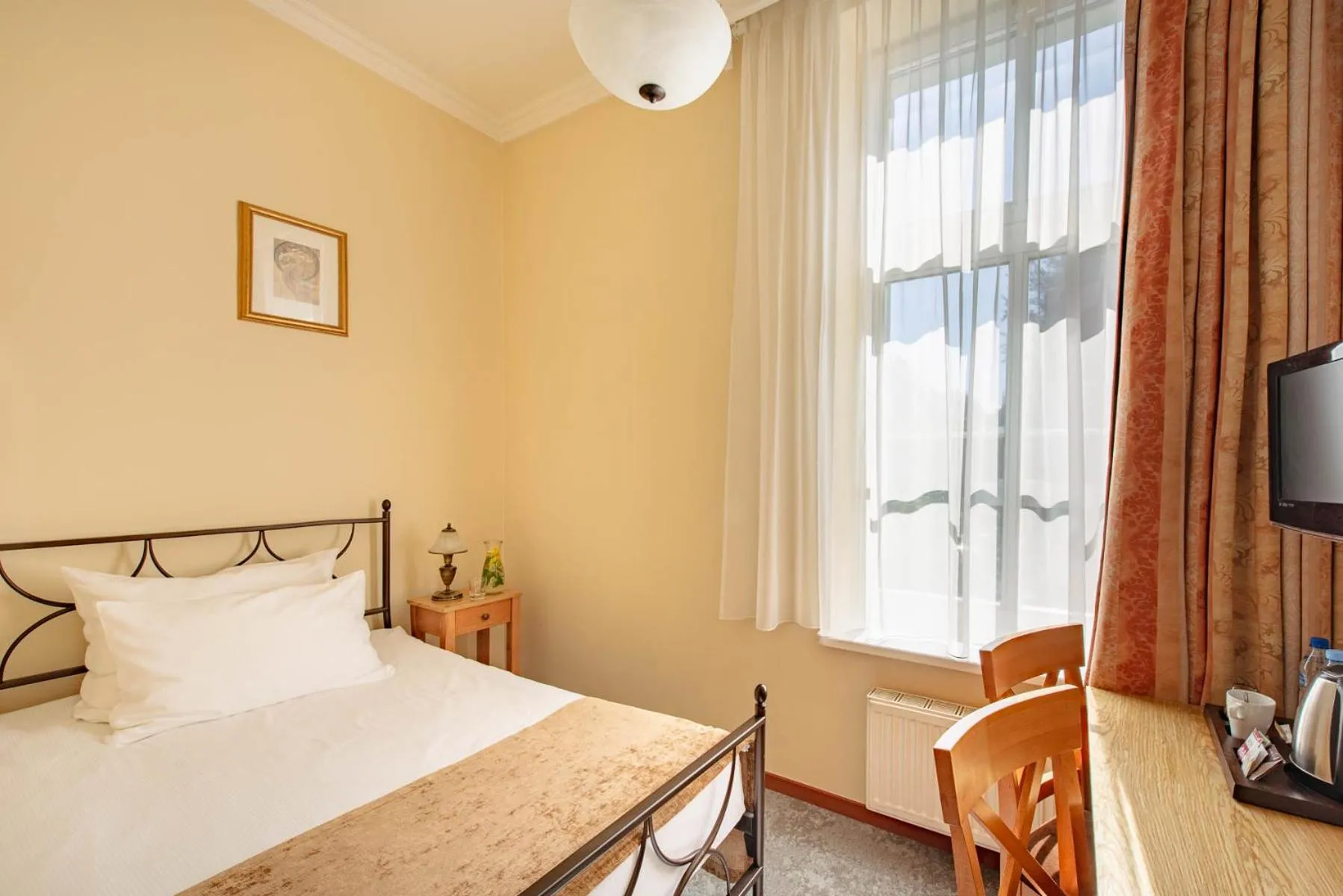 Photo of the whole room, Bed in Villa Sedan - Destigo Hotels