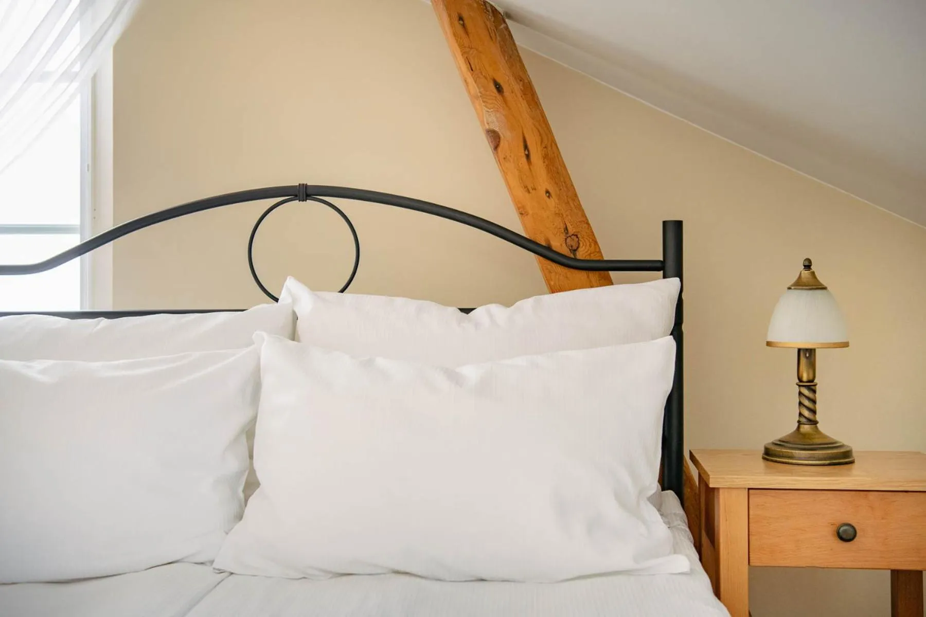 furniture, Bed in Villa Sedan - Destigo Hotels