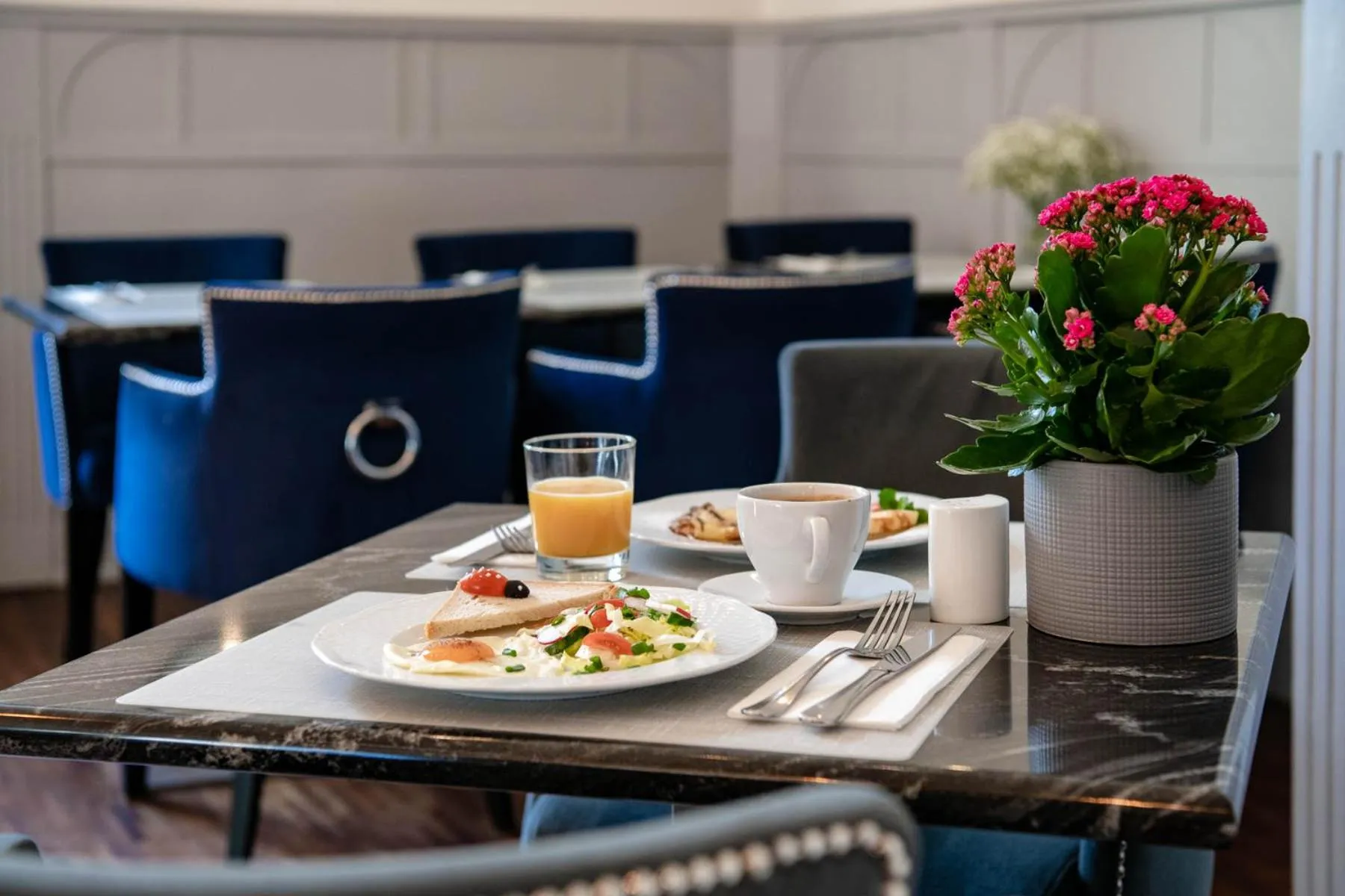 Dining area in Villa Sedan - Destigo Hotels