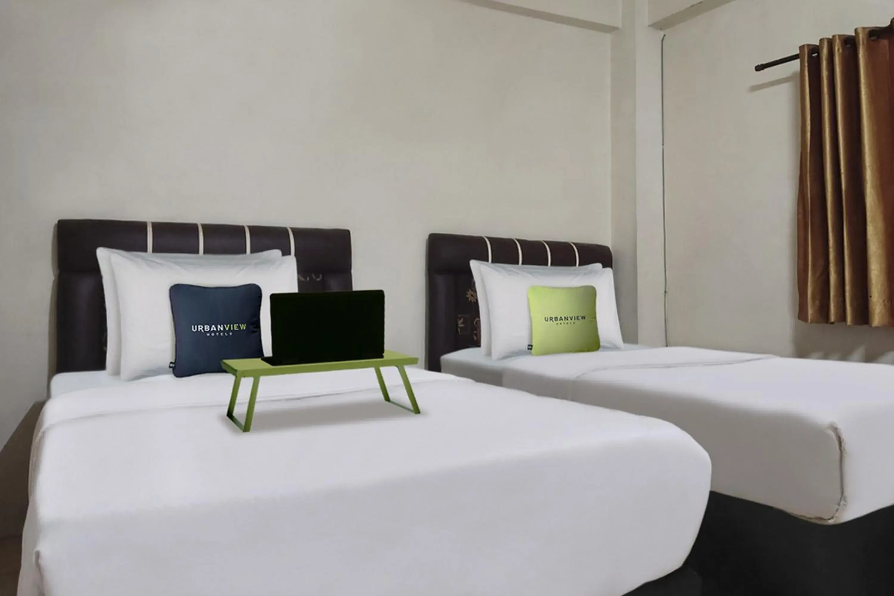 Deluxe Twin Room in Urbanview Hotel Kanca Banjarmasin by RedDoorz Deluxe Twin Room in Urbanview Hotel Kanca Banjarmasin by RedDoorz