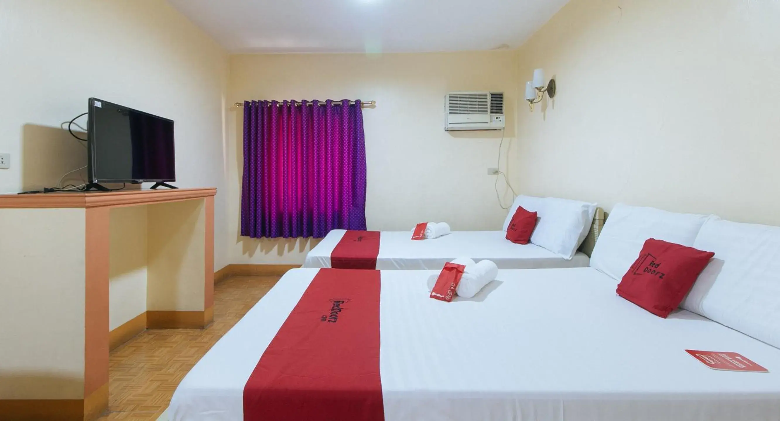 Deluxe Room in RedDoorz @ Golden Victory Hotel Mabalacat Pampanga Deluxe Room in RedDoorz @ Golden Victory Hotel Mabalacat Pampanga