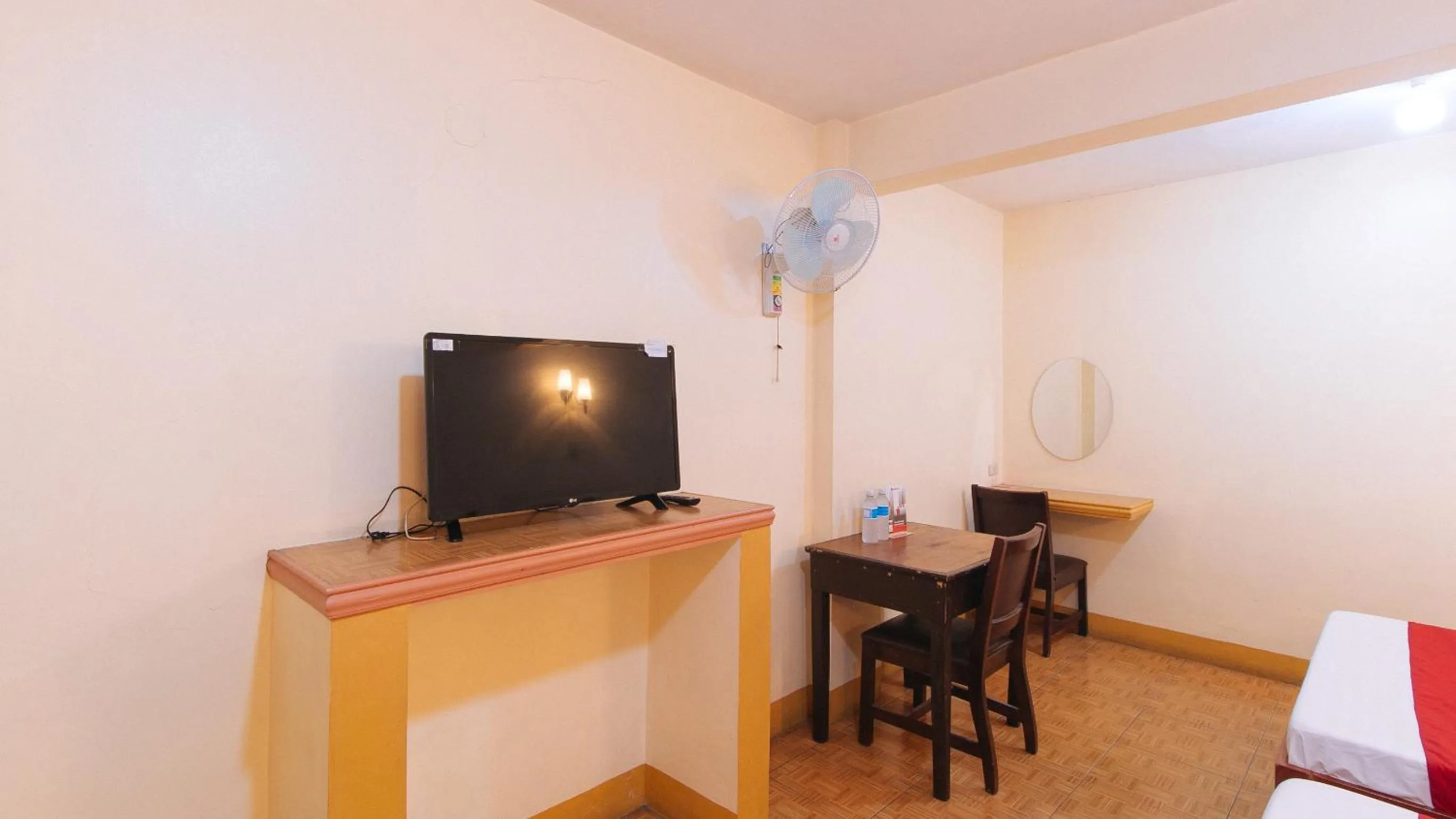 TV and multimedia, Bed in RedDoorz @ Golden Victory Hotel Mabalacat Pampanga