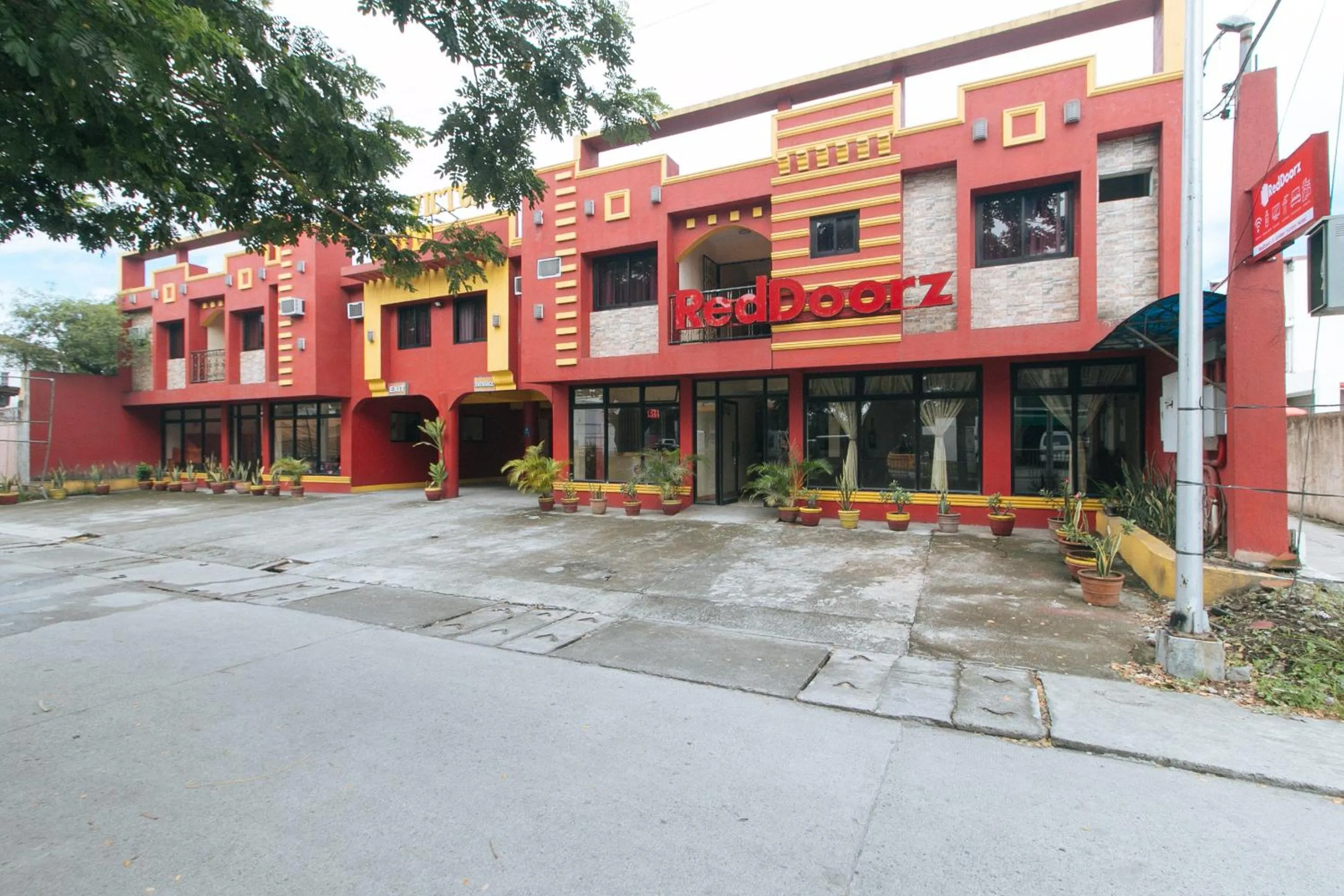 Property building in RedDoorz @ Golden Victory Hotel Mabalacat Pampanga