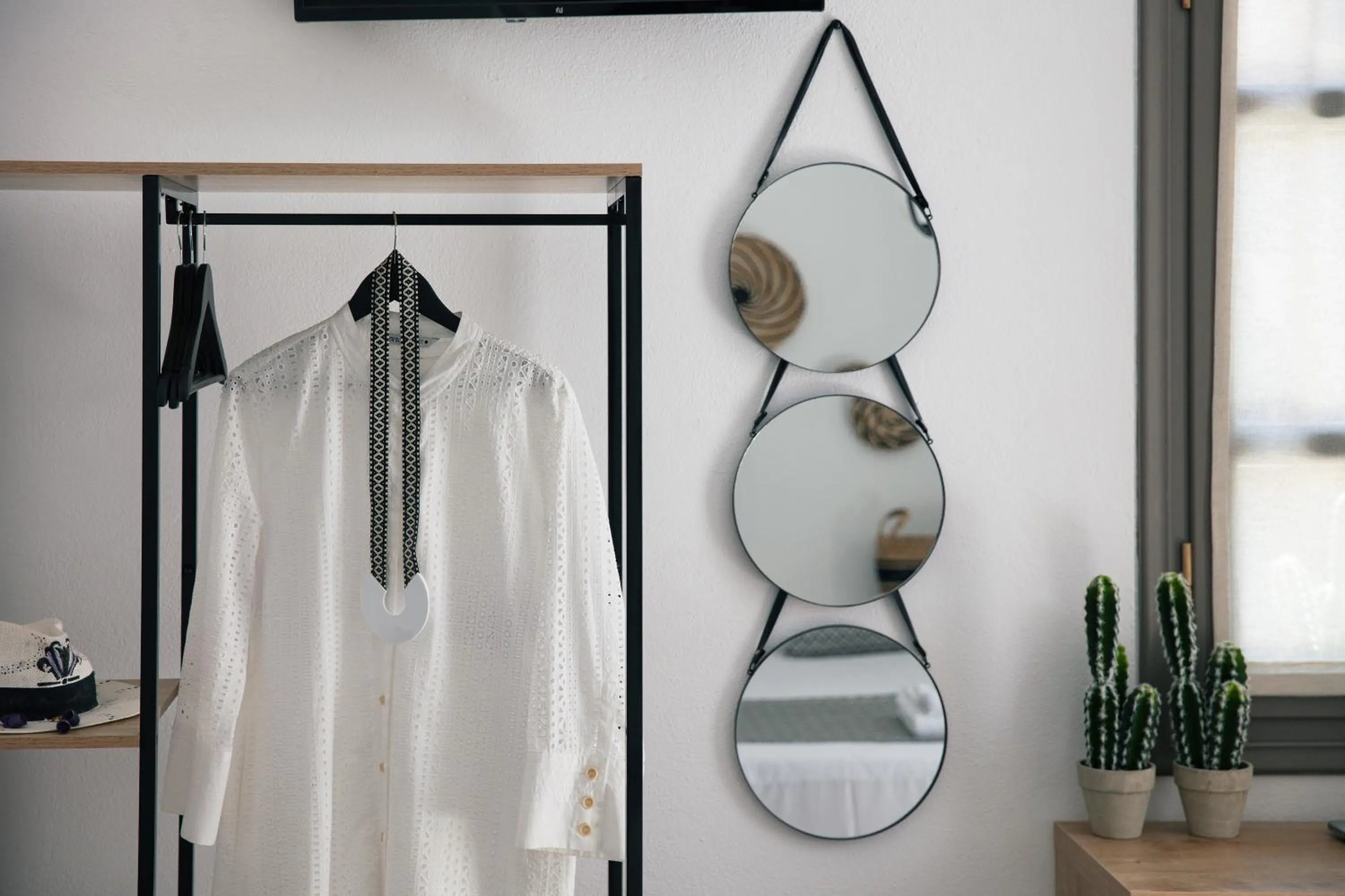 Decorative detail in Gateway Suites