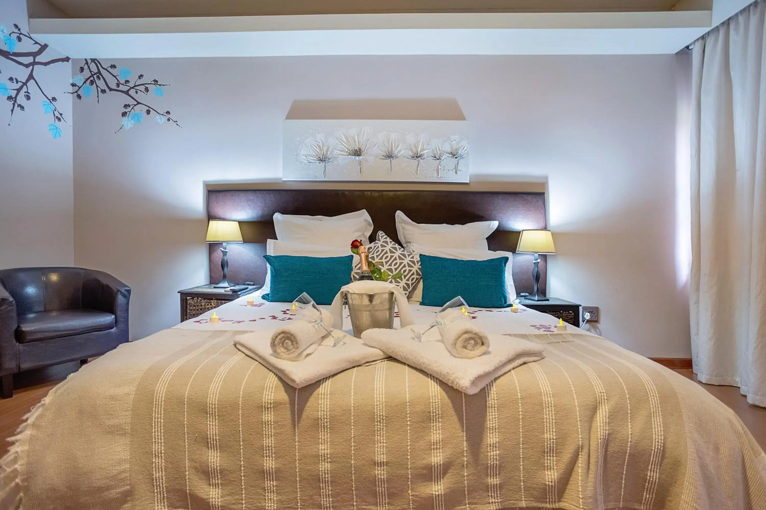 Suite in Three Oaks and an Aloe Boutique Hotel Suite in Three Oaks and an Aloe Boutique Hotel