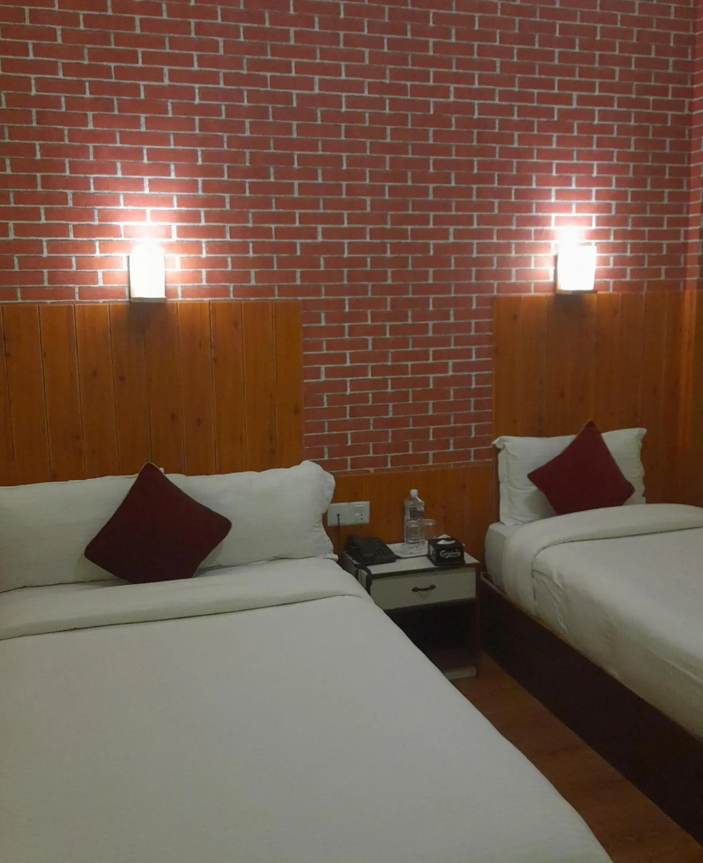 Deluxe Double Room with Two Double Beds in Paradise Villa Deluxe Double Room with Two Double Beds in Paradise Villa