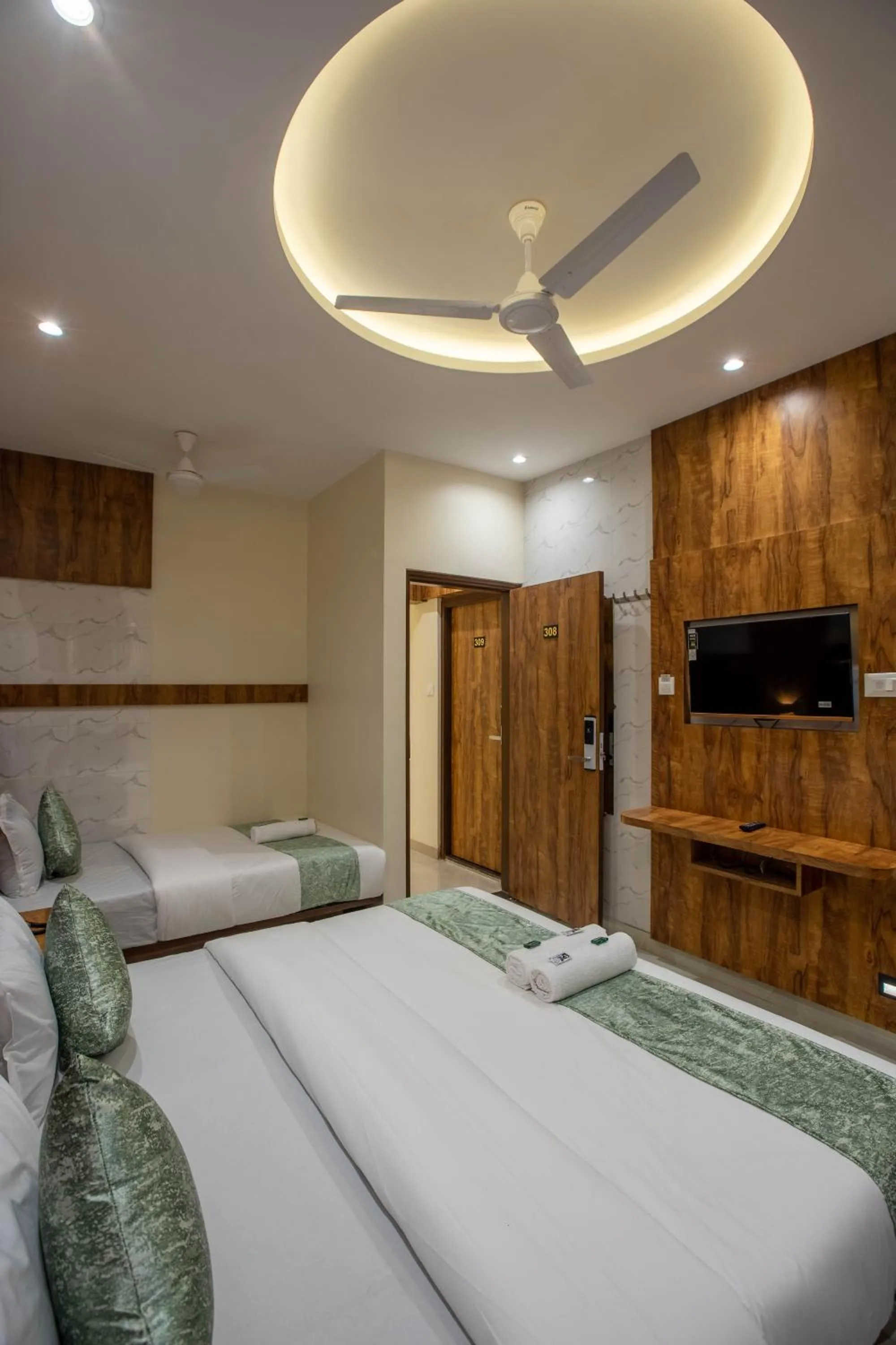 Bed in Hotels Heraa International