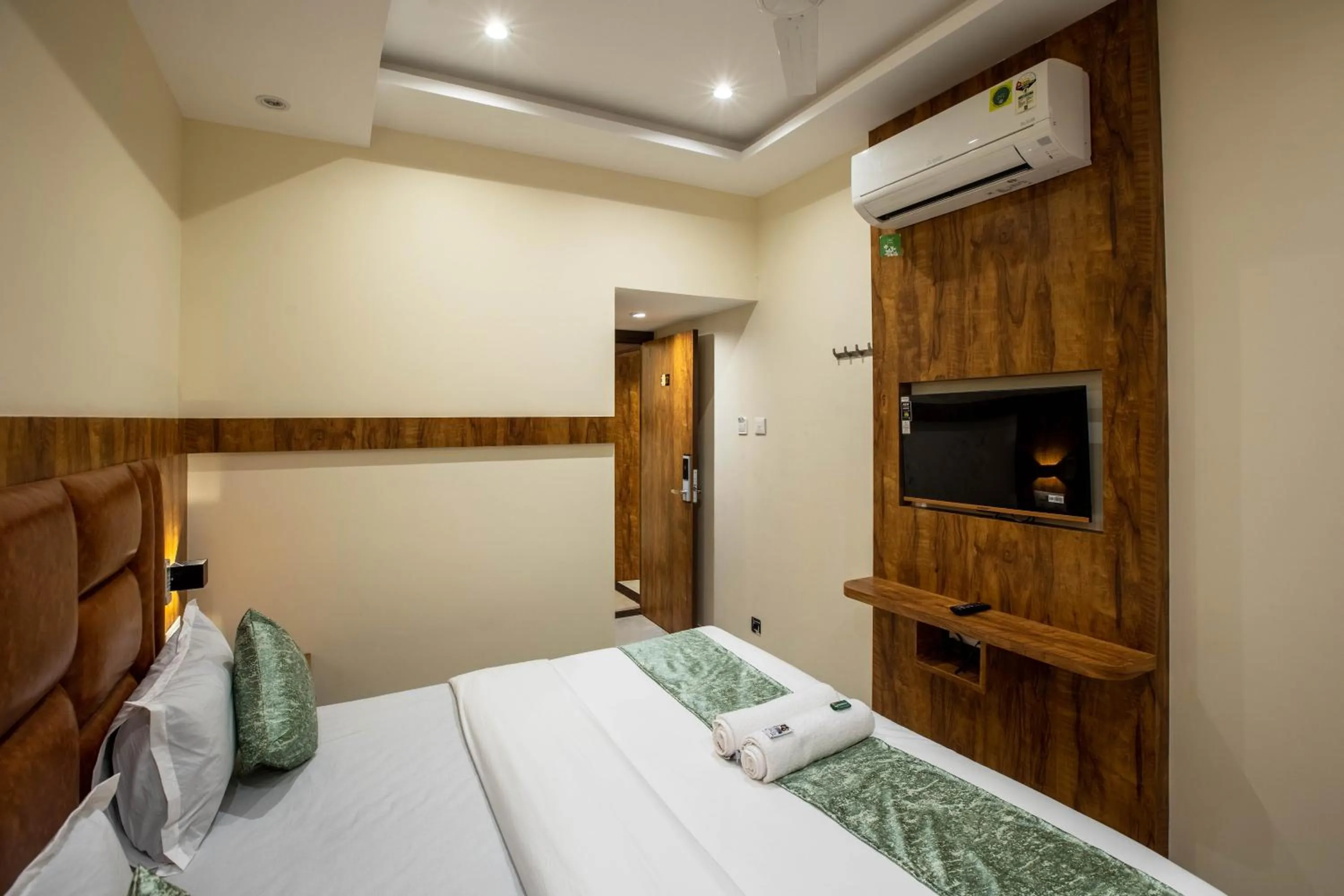 Bed in Hotels Heraa International