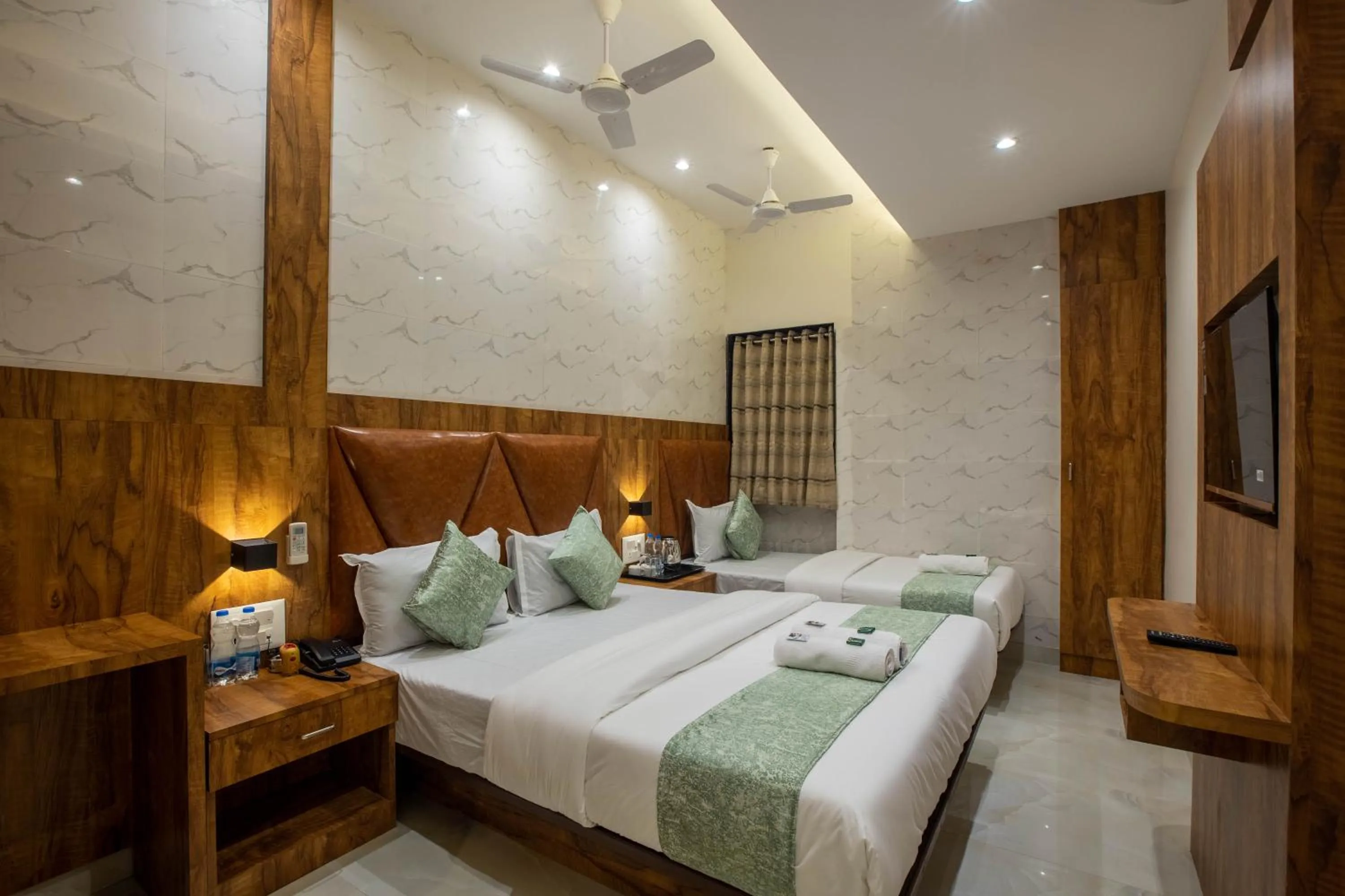 Bed in Hotels Heraa International