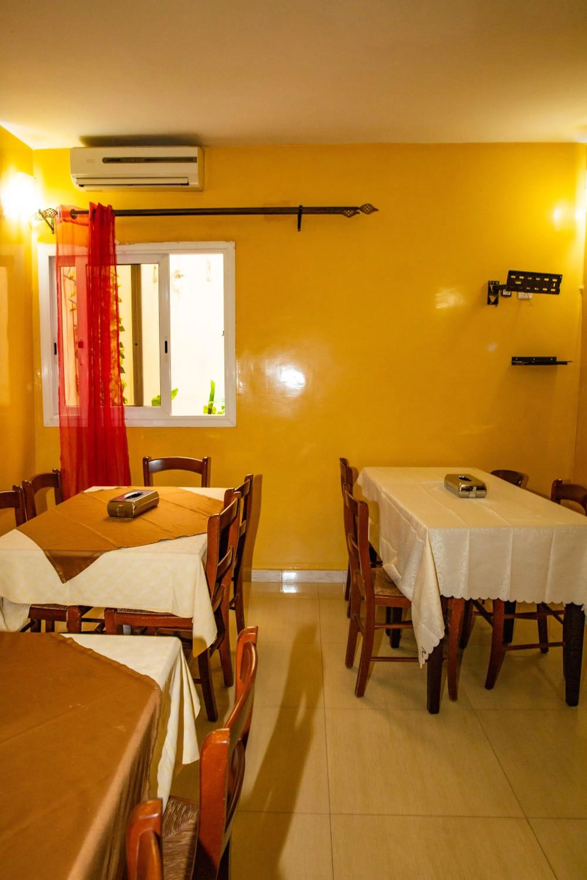 Breakfast in Résidence De La Porte Du Millenaire