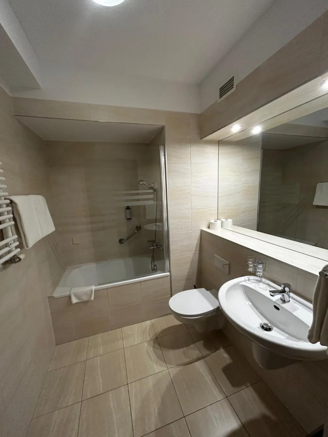 Shower in Dom Oliwski