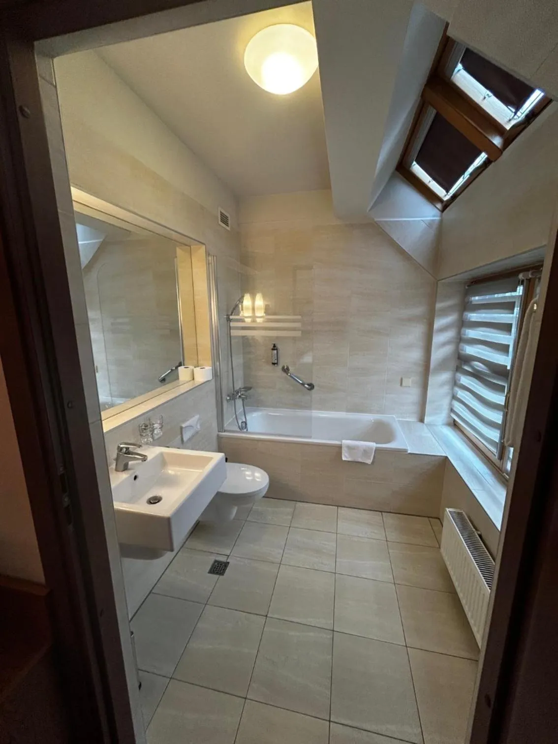 Shower in Dom Oliwski