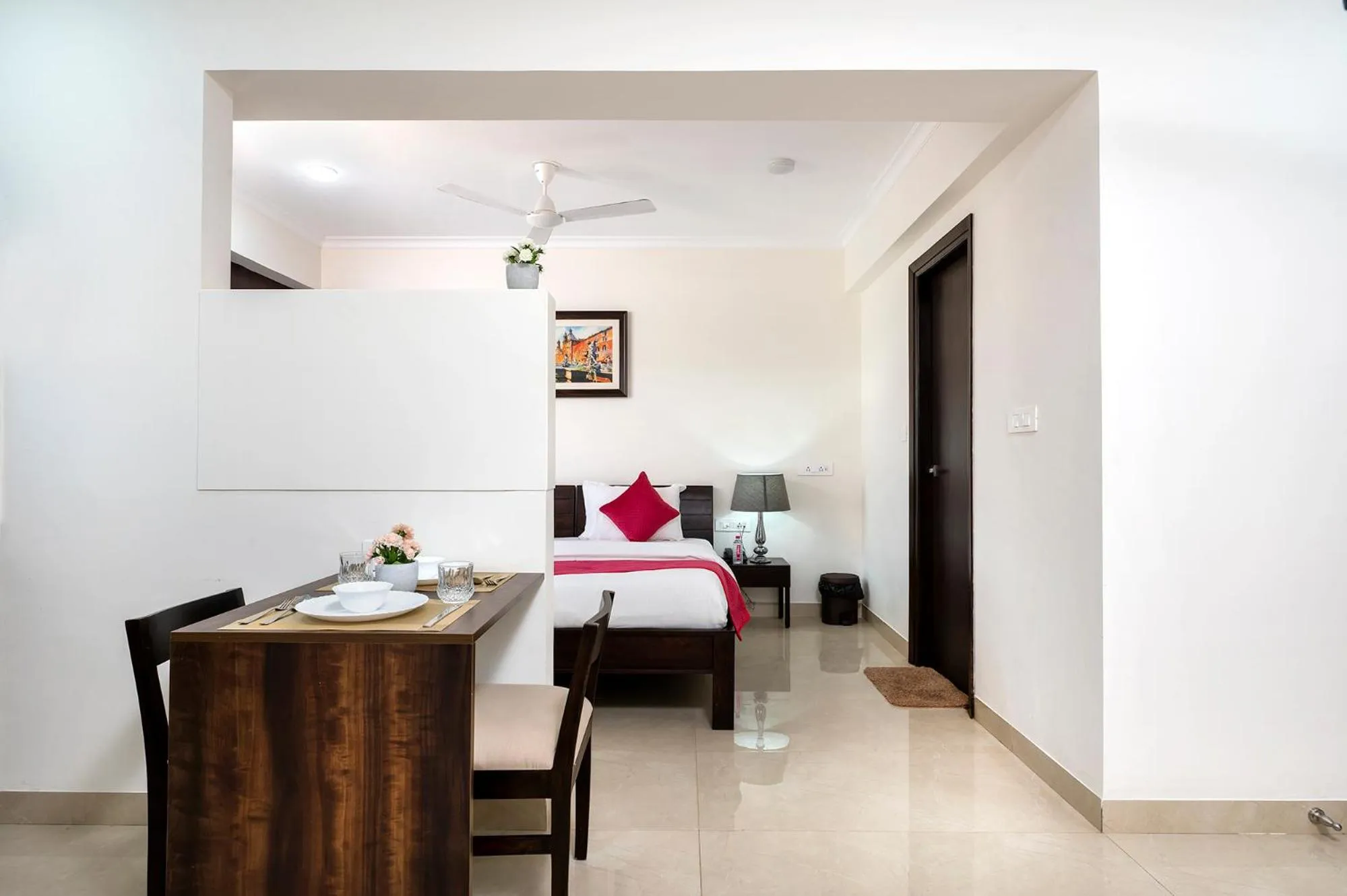 Dining area, Bed in Palm Stay - Studios & Rooms