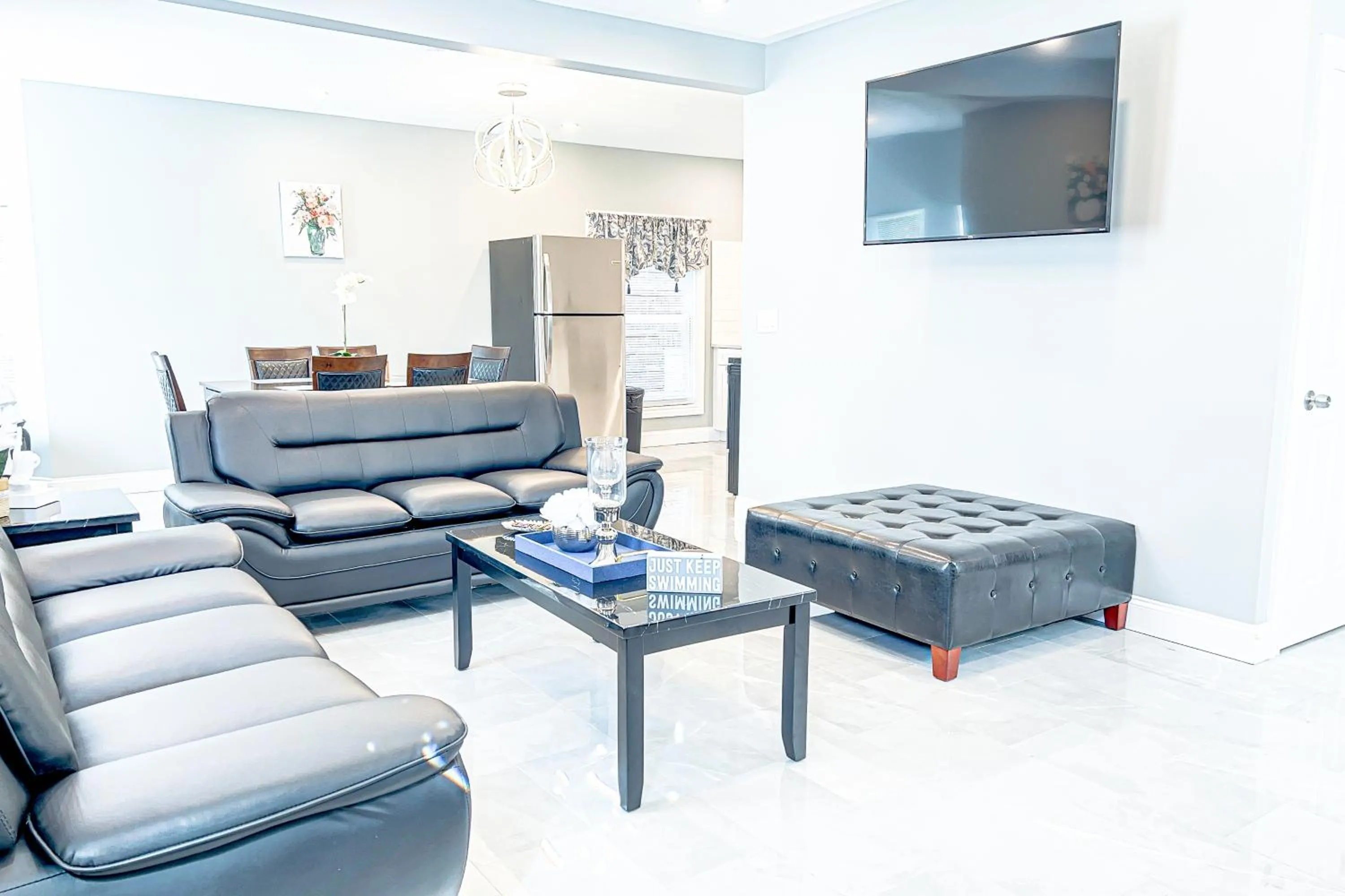 TV and multimedia in The Cedar Chateau