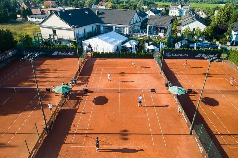 Tennis court in Hotel Restauracja Tenis Kortowo