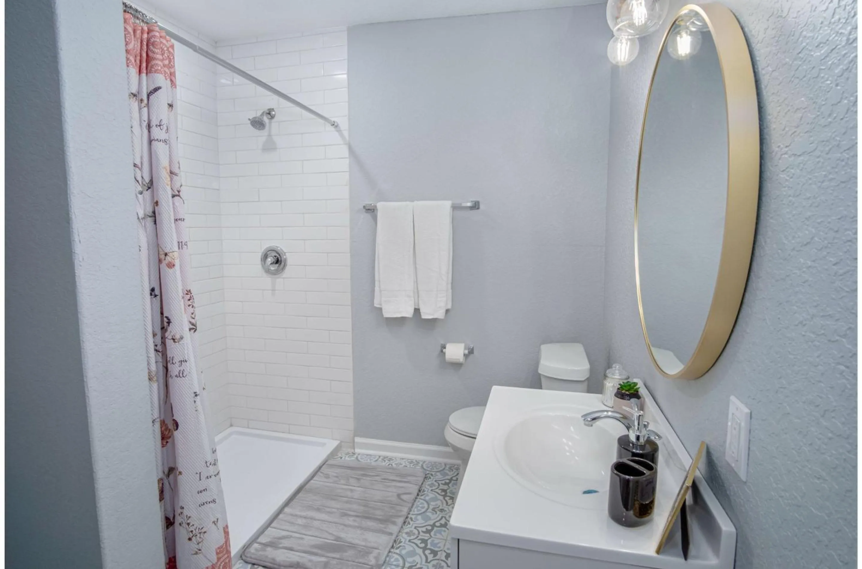 Bathroom in Captivating 4BR 2BA Home Near Awesome Downtown